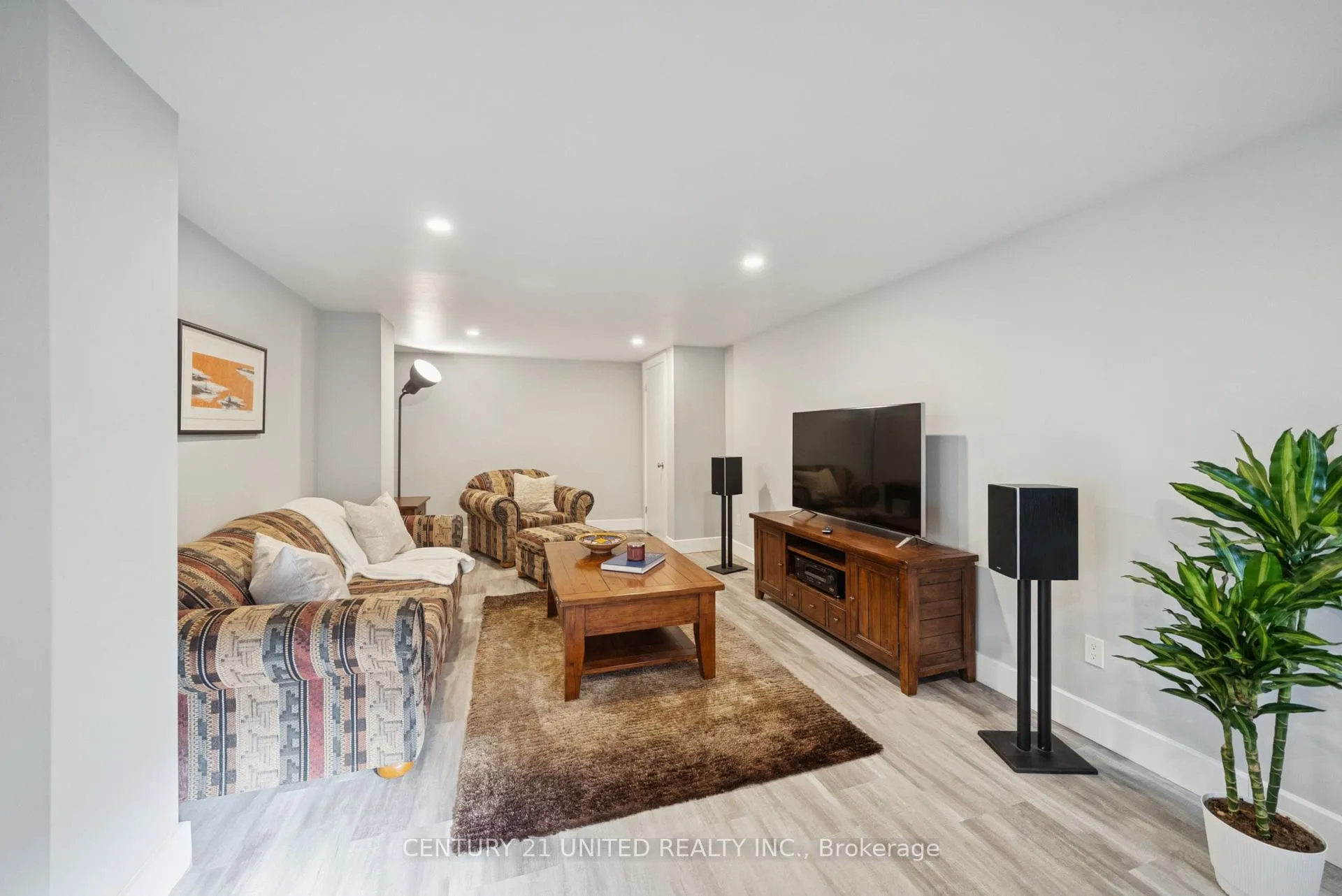Photo 25 of 821 Schneider Place, Peterborough, Northcrest Ward 5 — HOMEH