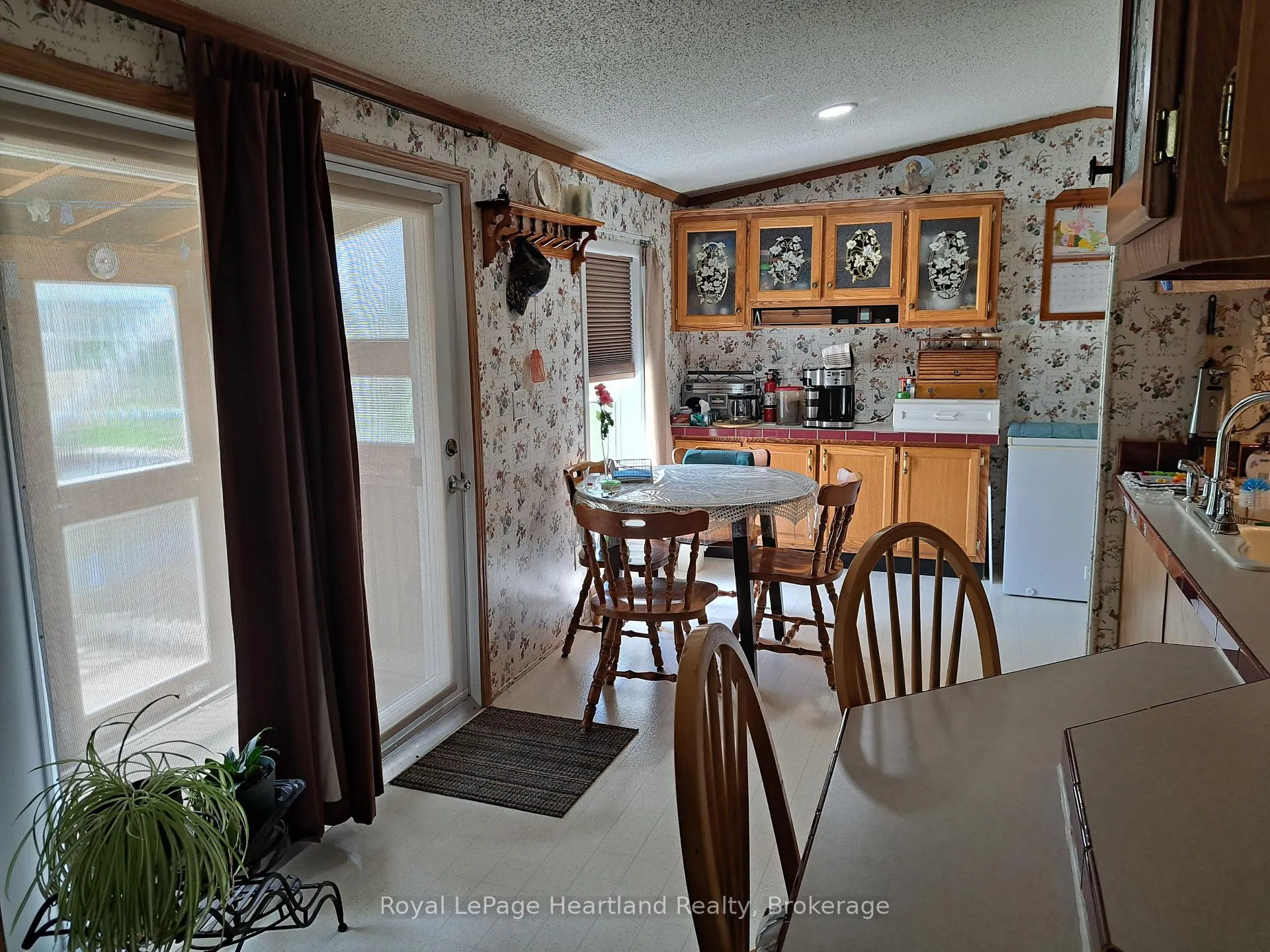 Photo 5 of Unit 8, 39461 Dashwood Road, South Huron, Stephen Twp — HOMEH