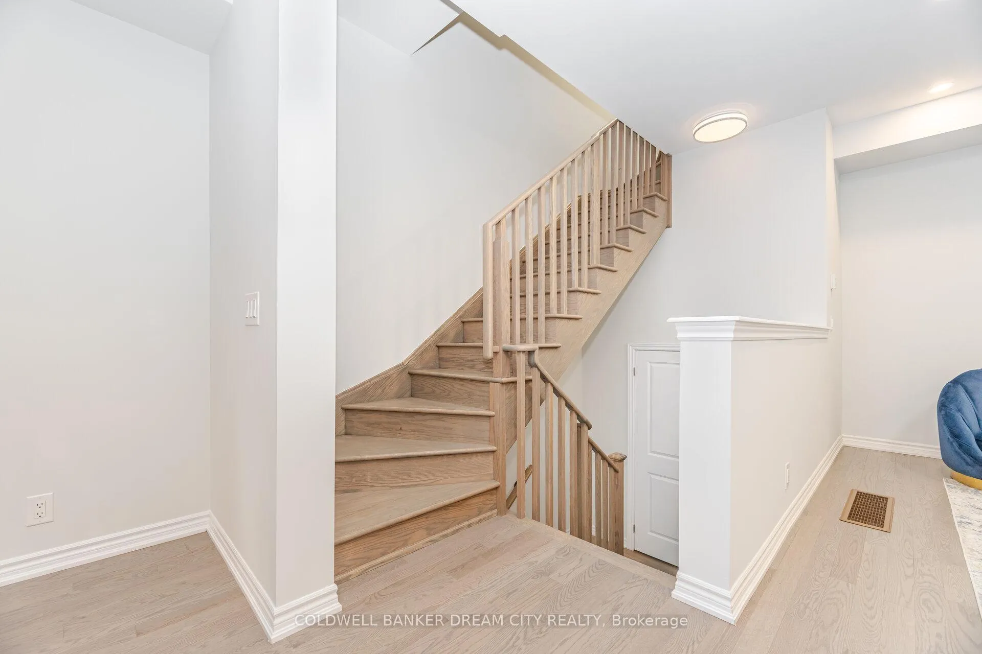 Photo 6 of 40 Herman Gilroy Lane, Markham, Angus Glen — HOMEH