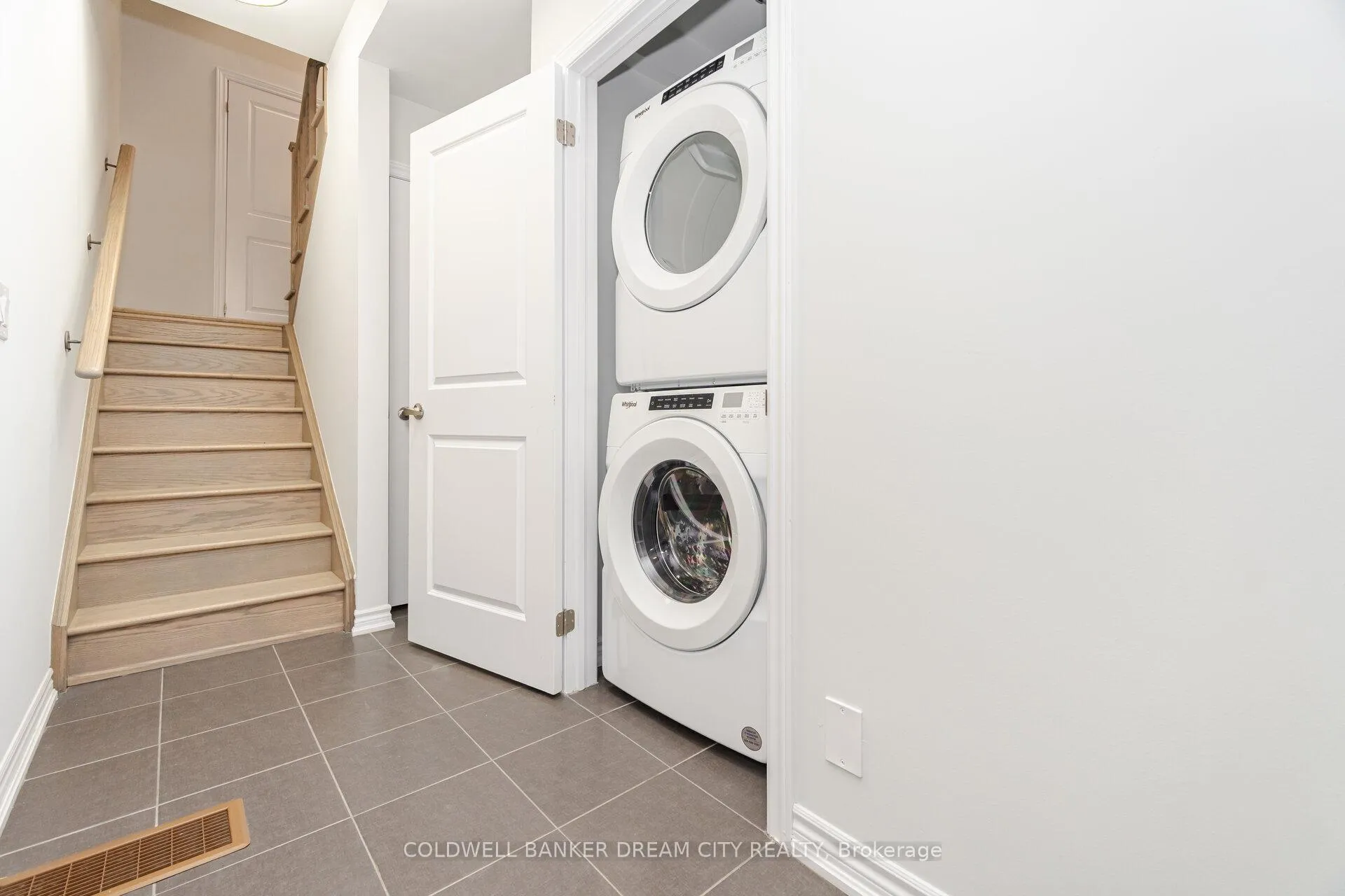 Photo 19 of 40 Herman Gilroy Lane, Markham, Angus Glen — HOMEH
