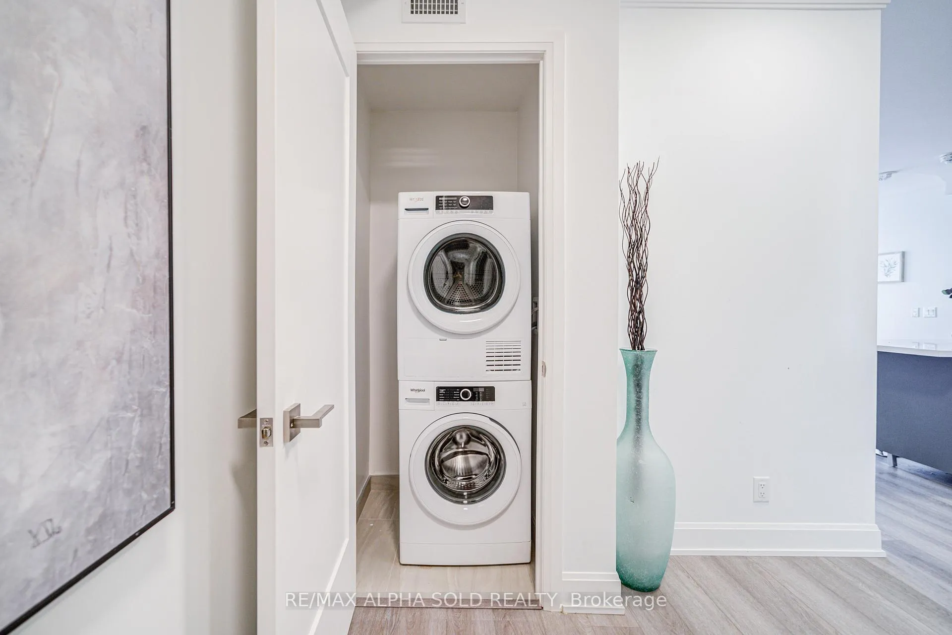 Photo 9 of Unit 2907, 8 Water Walk Drive, Markham, Unionville — HOMEH