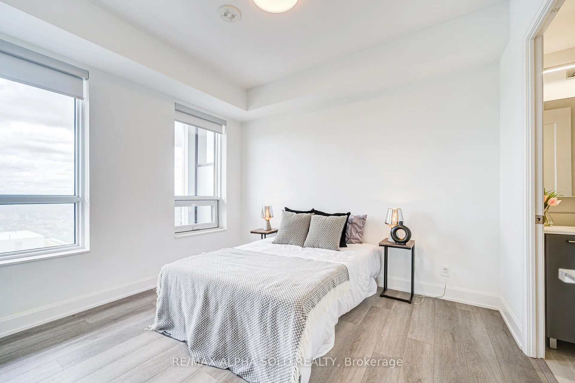 Photo 23 of Unit 2907, 8 Water Walk Drive, Markham, Unionville — HOMEH