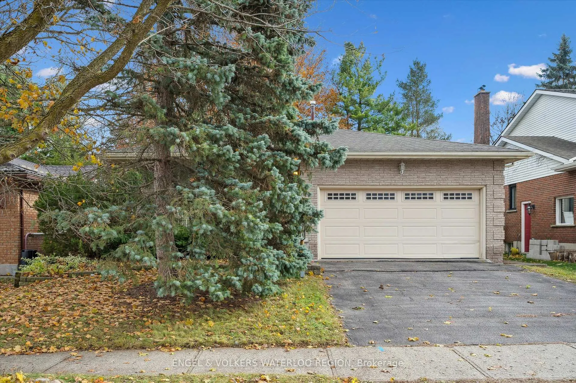 Photo 1 of 131 Woodbend Crescent, Waterloo — HOMEH