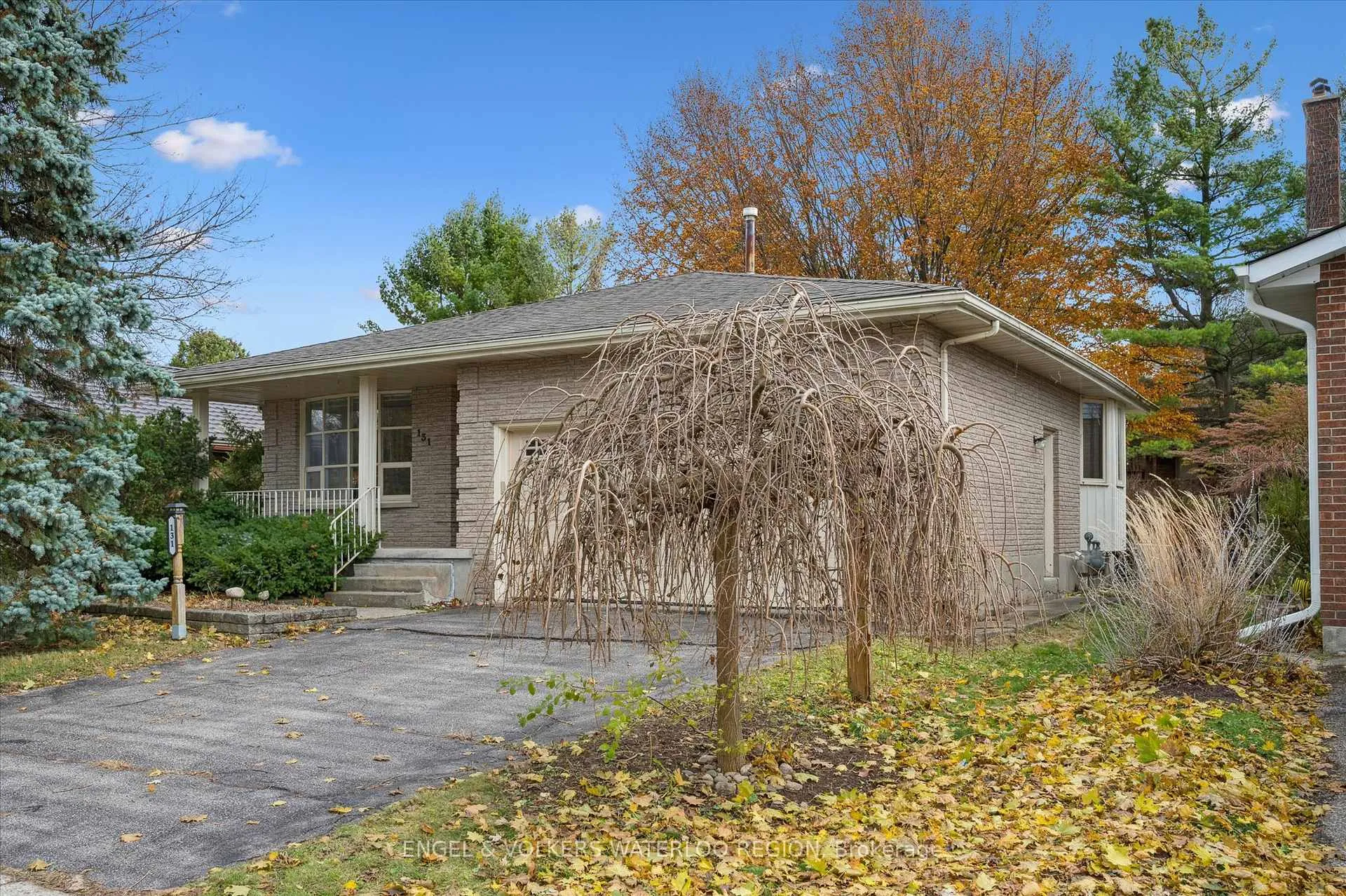 Photo 3 of 131 Woodbend Crescent, Waterloo — HOMEH