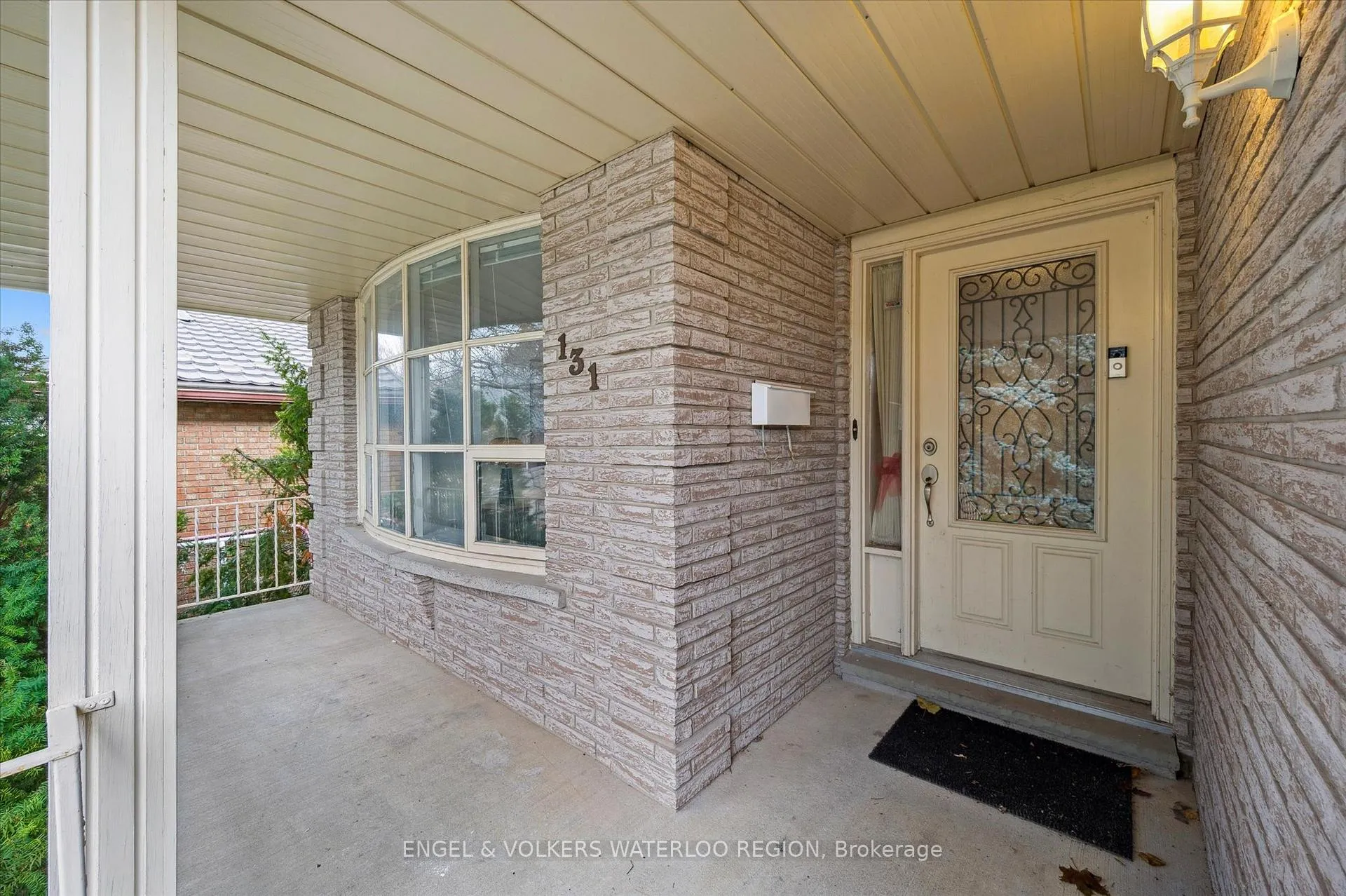 Photo 5 of 131 Woodbend Crescent, Waterloo — HOMEH