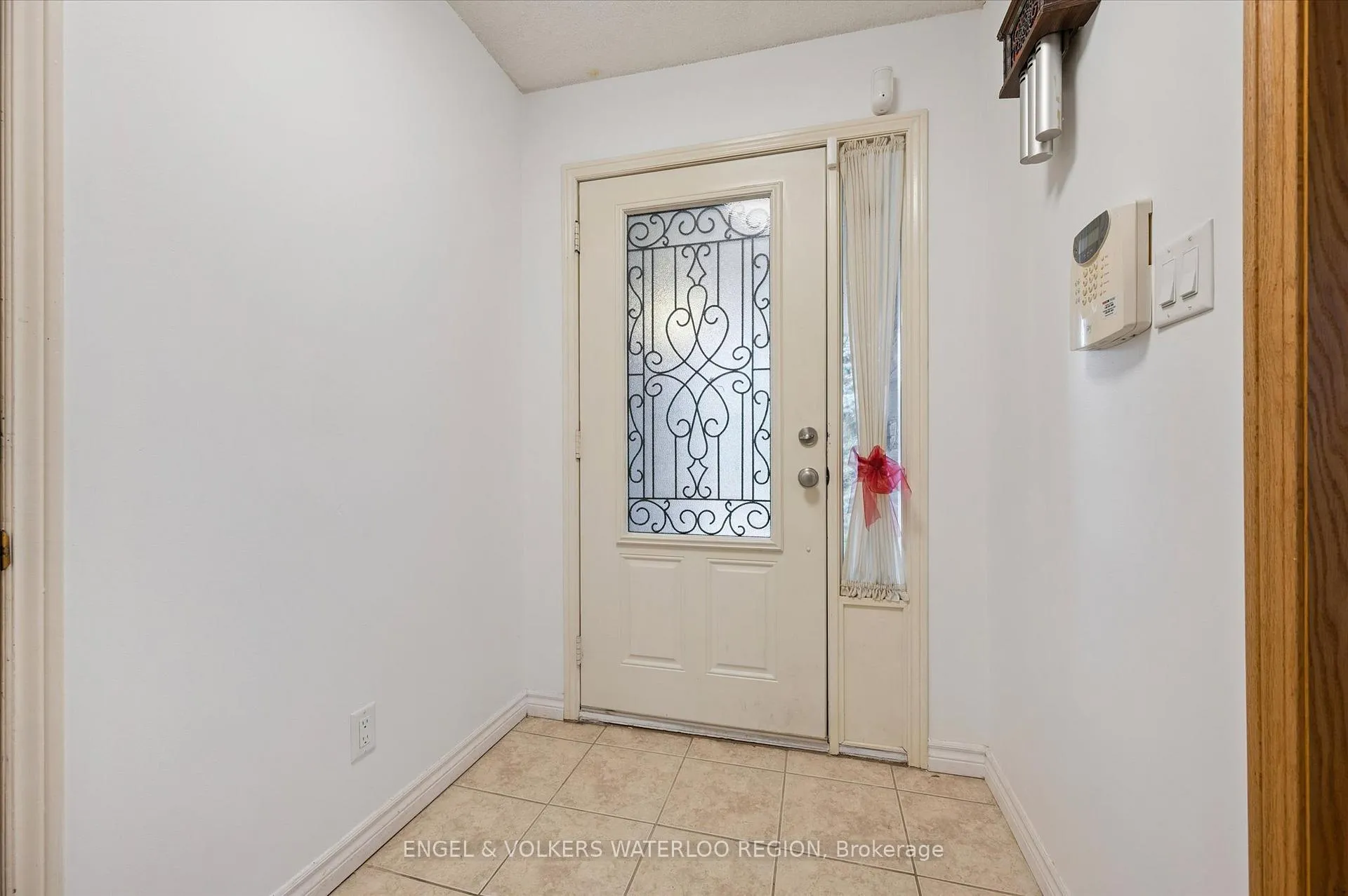 Photo 6 of 131 Woodbend Crescent, Waterloo — HOMEH