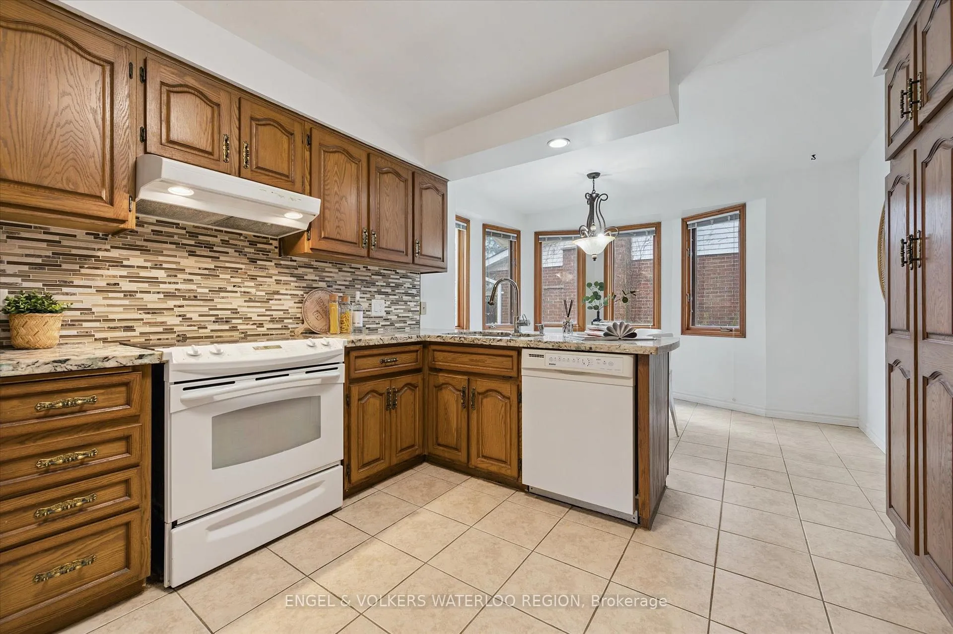 Photo 12 of 131 Woodbend Crescent, Waterloo — HOMEH