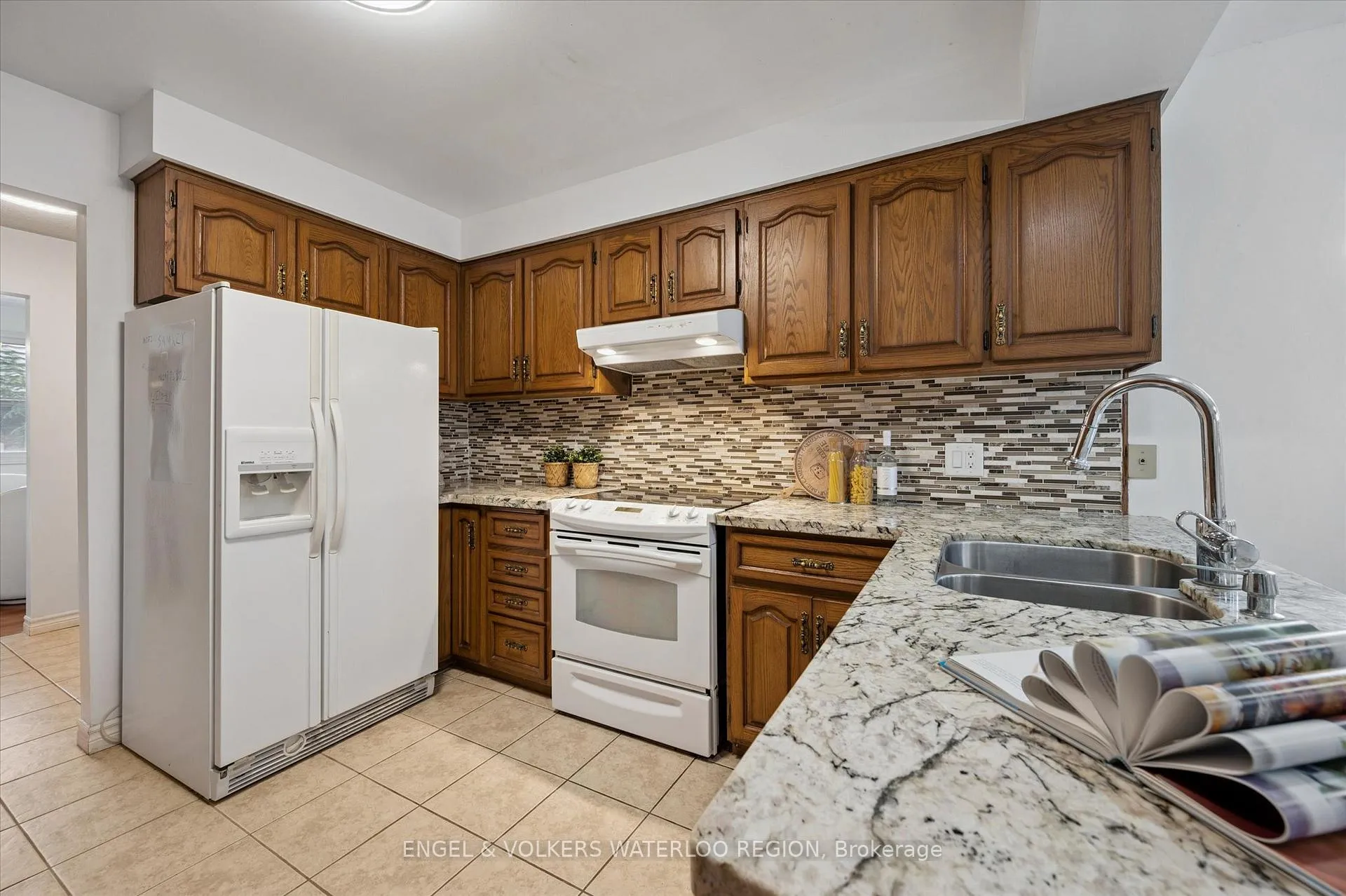 Photo 15 of 131 Woodbend Crescent, Waterloo — HOMEH