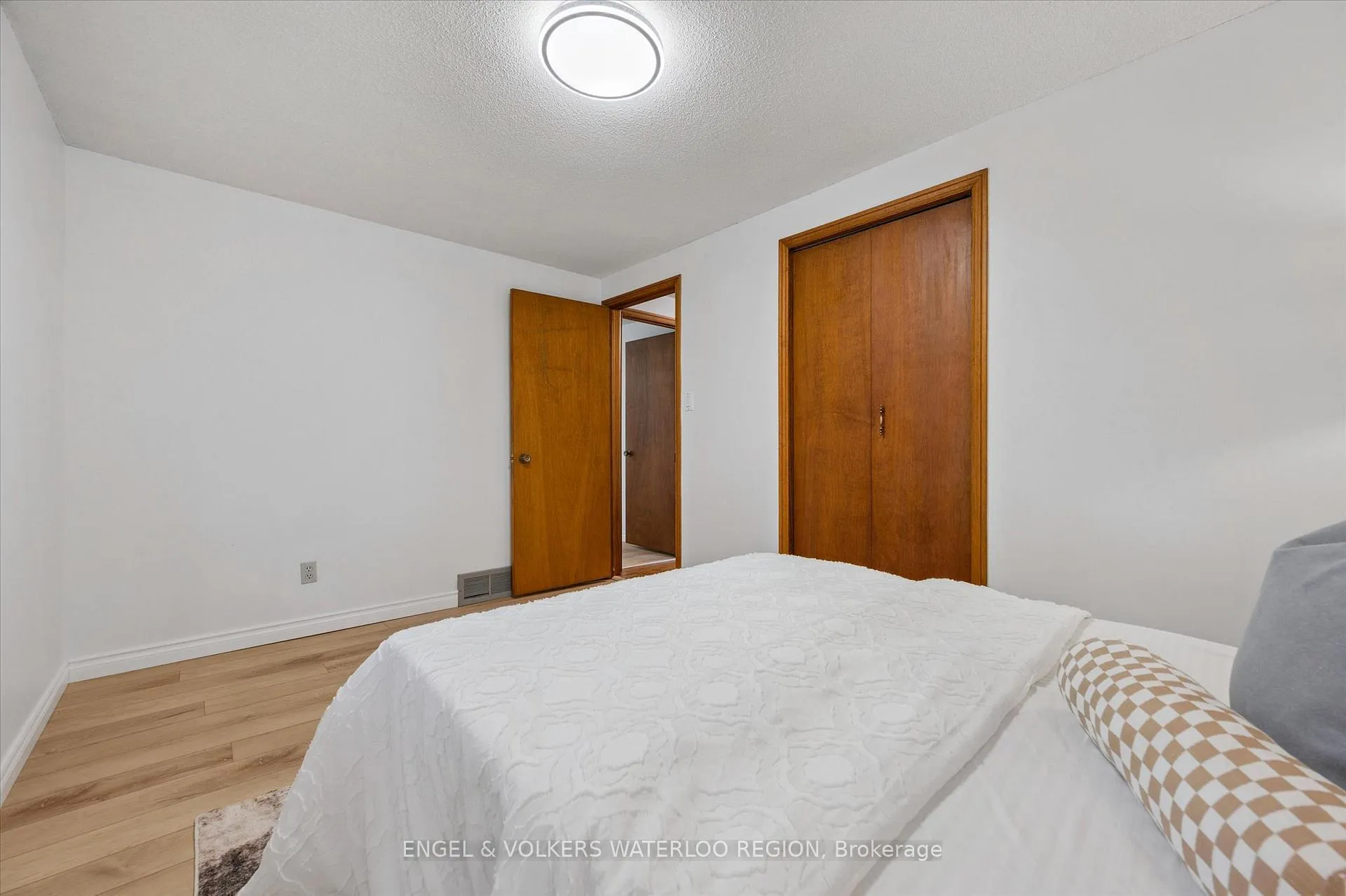 Photo 24 of 131 Woodbend Crescent, Waterloo — HOMEH