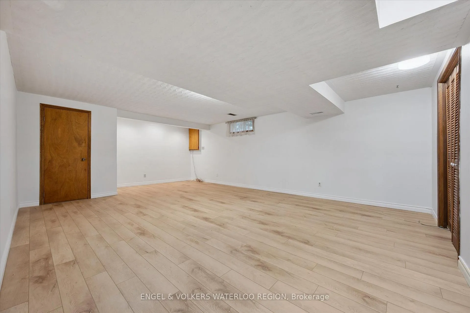 Photo 33 of 131 Woodbend Crescent, Waterloo — HOMEH