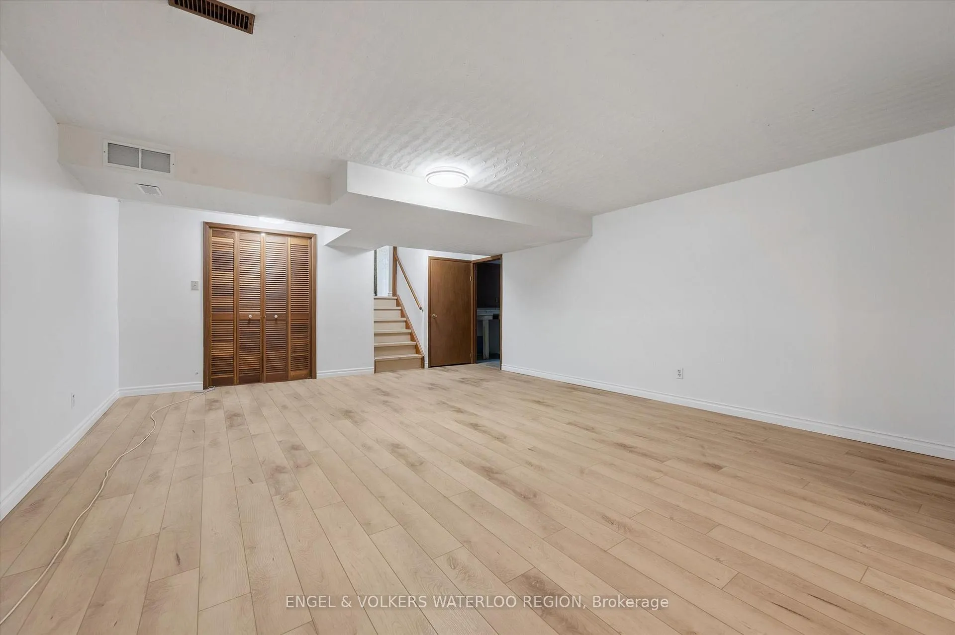Photo 34 of 131 Woodbend Crescent, Waterloo — HOMEH