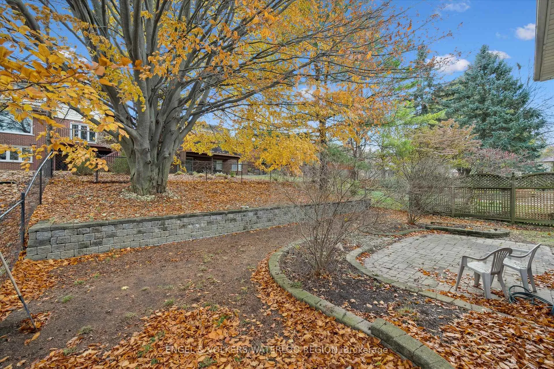 Photo 37 of 131 Woodbend Crescent, Waterloo — HOMEH