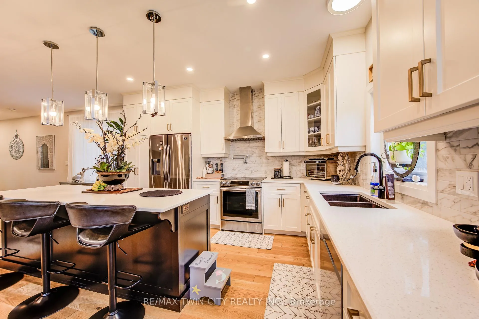Photo 8 of 928 Chapel Hill Court S, Kitchener, Doon South — HOMEH