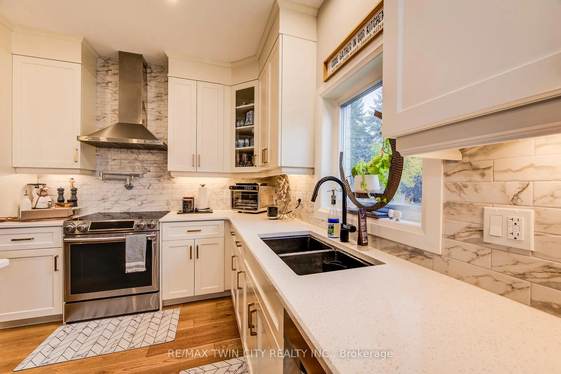 Photo 11 of 928 Chapel Hill Court S, Kitchener, Doon South — HOMEH