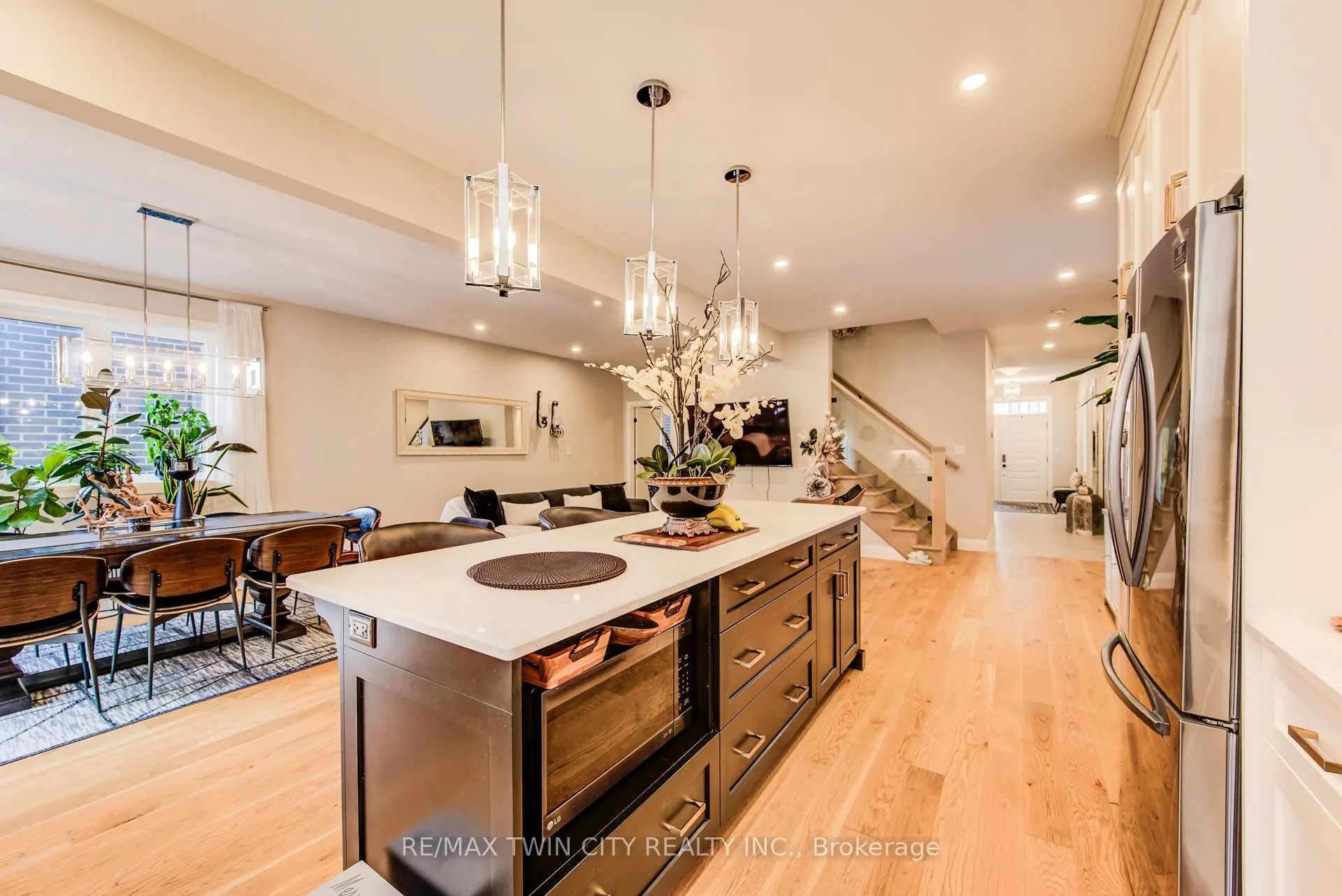 Photo 13 of 928 Chapel Hill Court S, Kitchener, Doon South — HOMEH