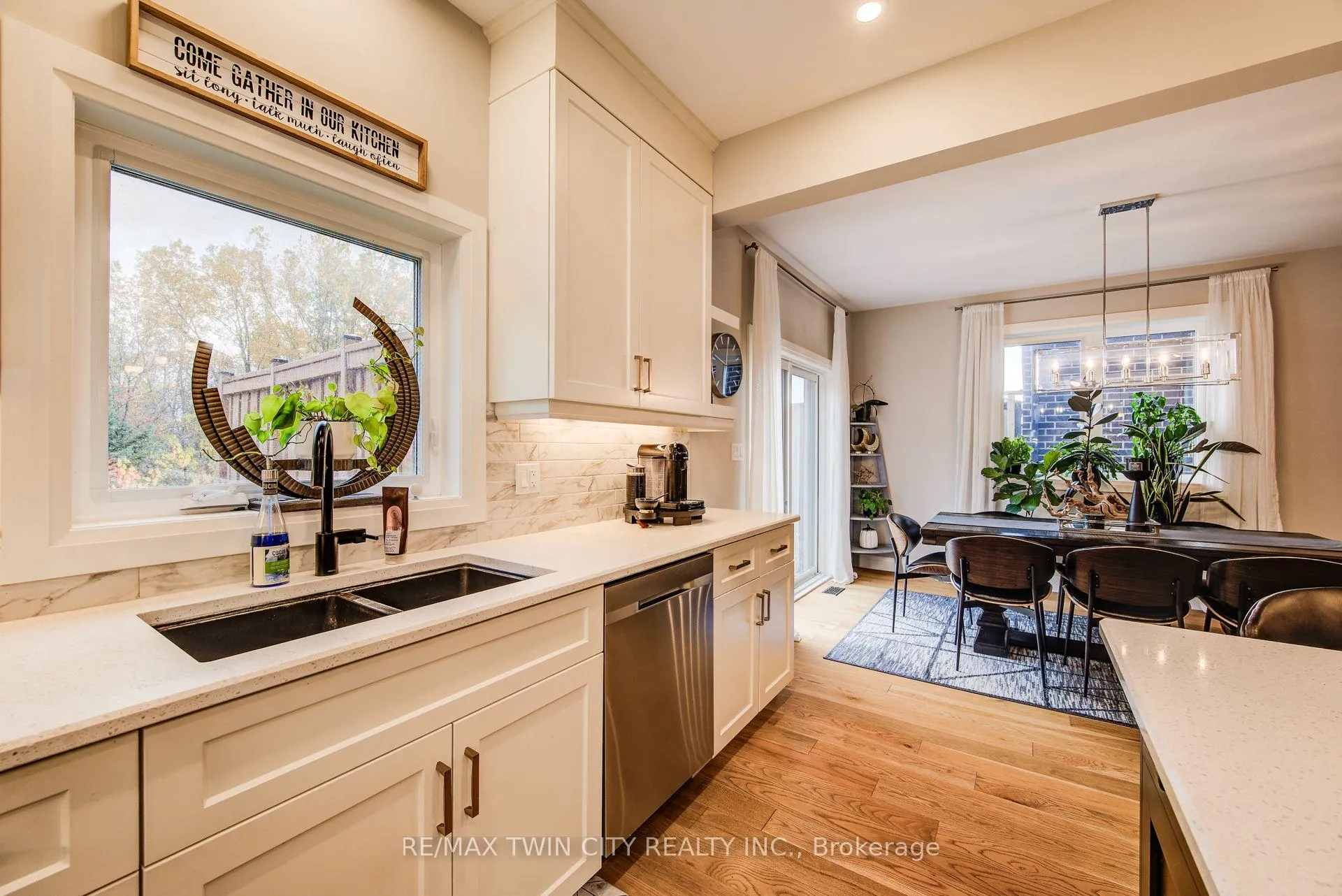 Photo 14 of 928 Chapel Hill Court S, Kitchener, Doon South — HOMEH