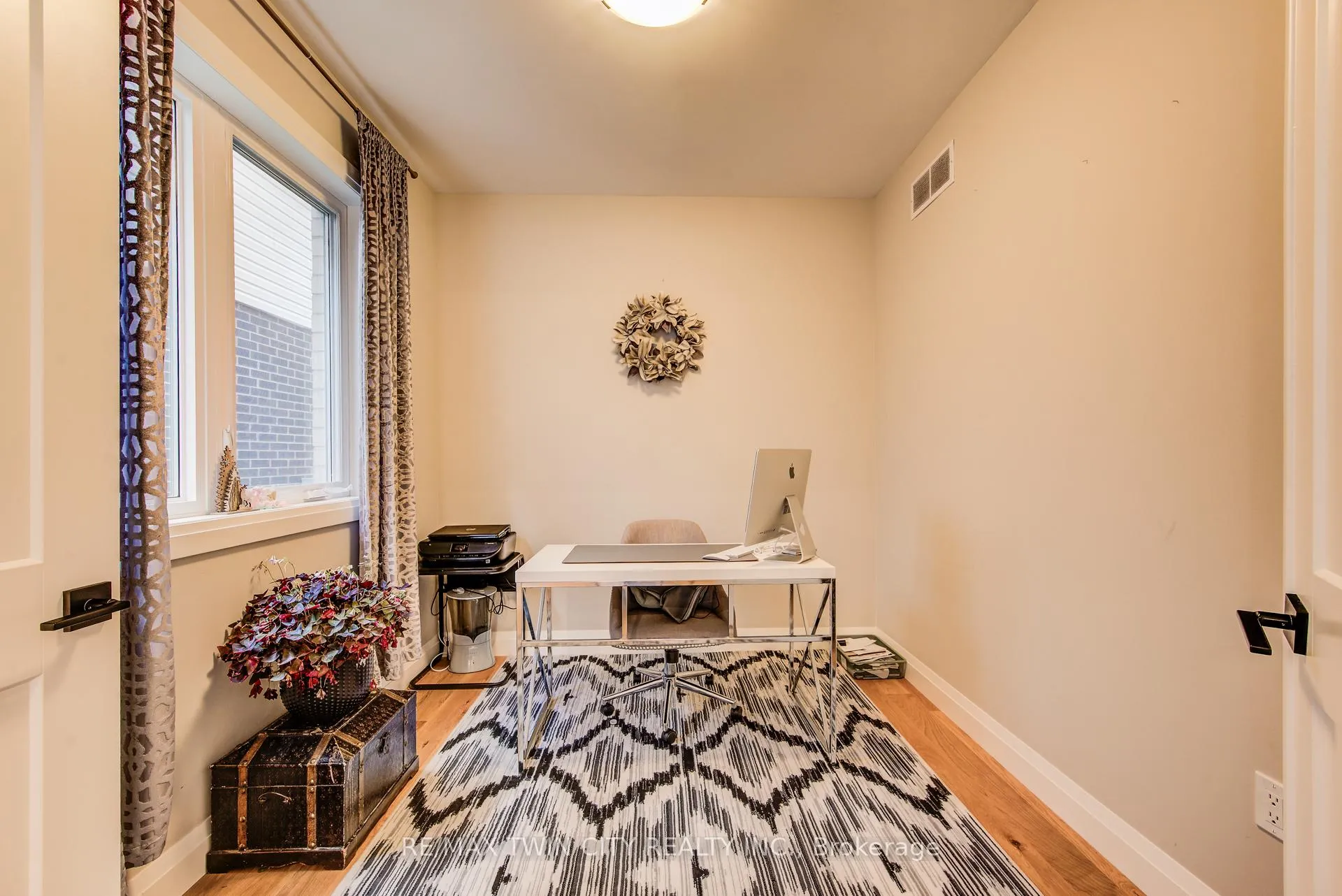 Photo 18 of 928 Chapel Hill Court S, Kitchener, Doon South — HOMEH