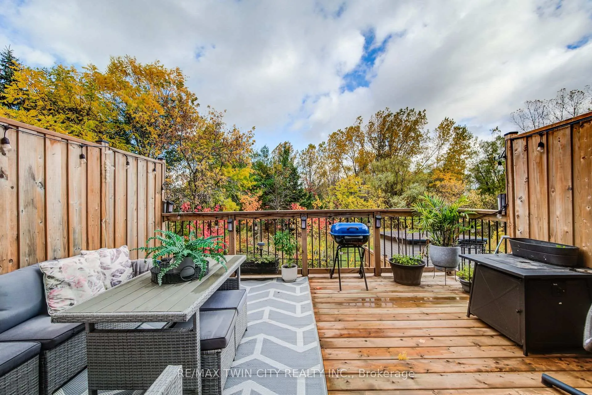 Photo 19 of 928 Chapel Hill Court S, Kitchener, Doon South — HOMEH