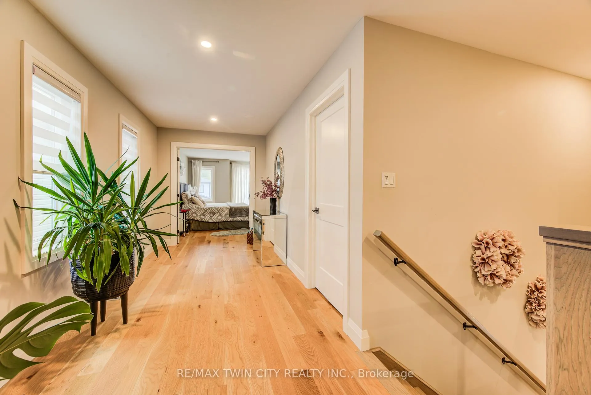 Photo 20 of 928 Chapel Hill Court S, Kitchener, Doon South — HOMEH
