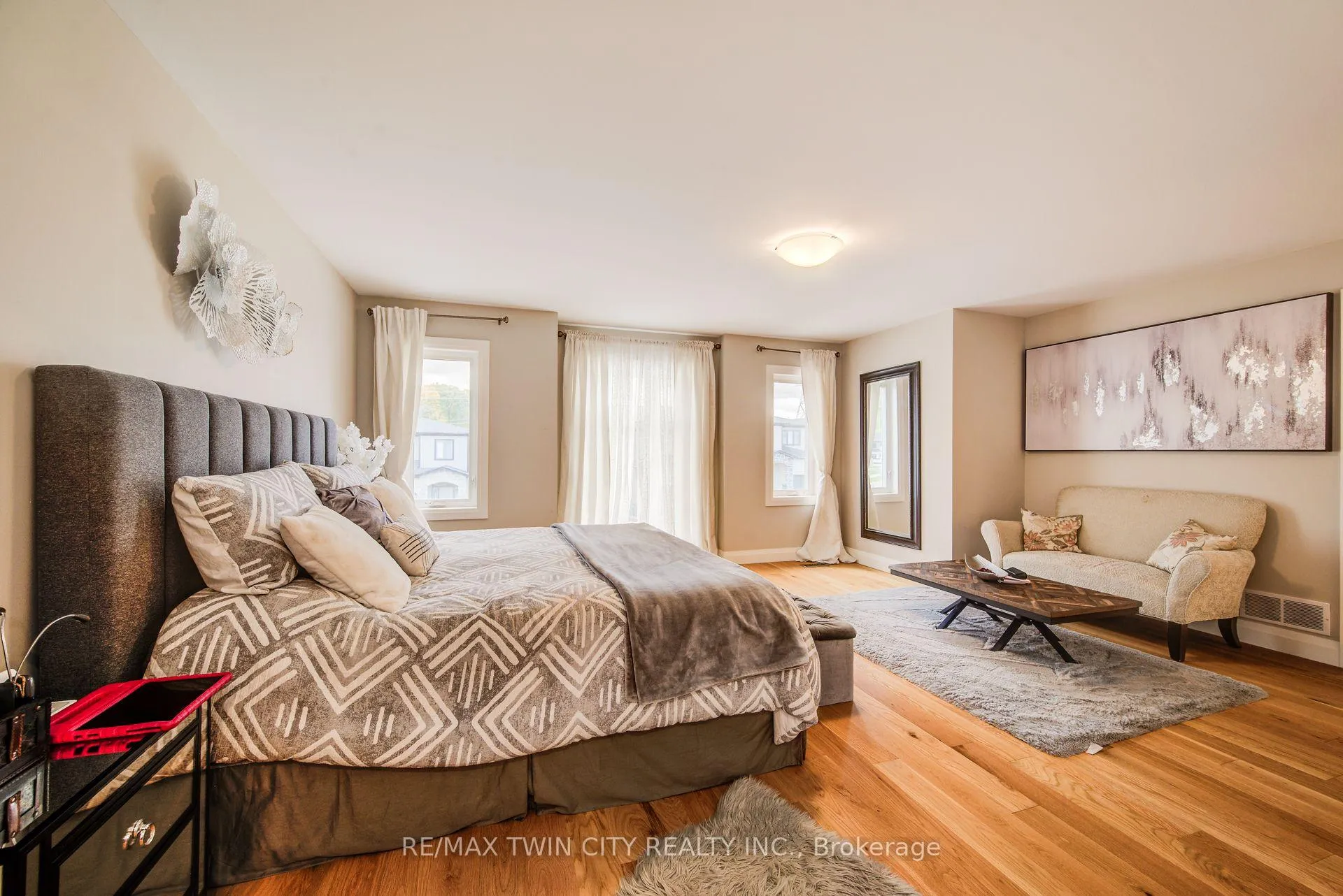 Photo 22 of 928 Chapel Hill Court S, Kitchener, Doon South — HOMEH