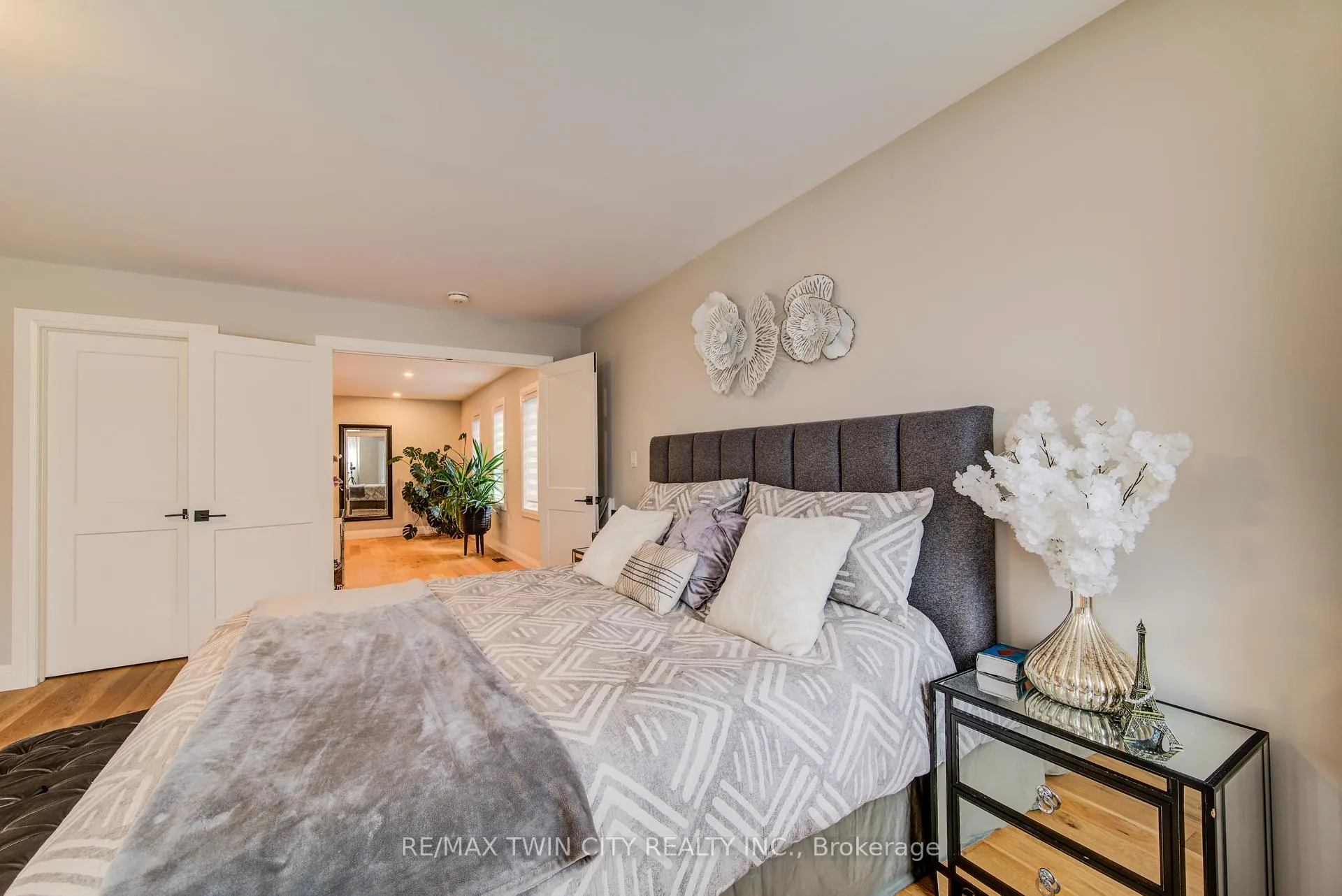 Photo 24 of 928 Chapel Hill Court S, Kitchener, Doon South — HOMEH