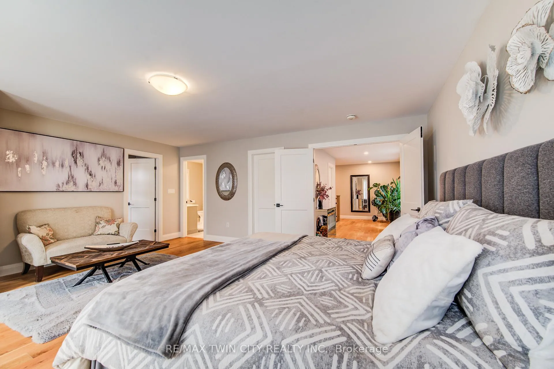 Photo 25 of 928 Chapel Hill Court S, Kitchener, Doon South — HOMEH