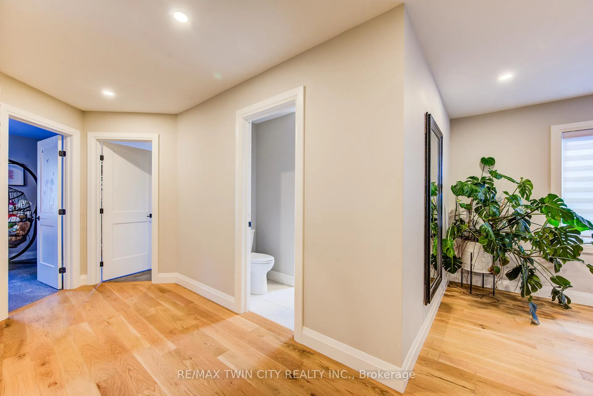 Photo 30 of 928 Chapel Hill Court S, Kitchener, Doon South — HOMEH