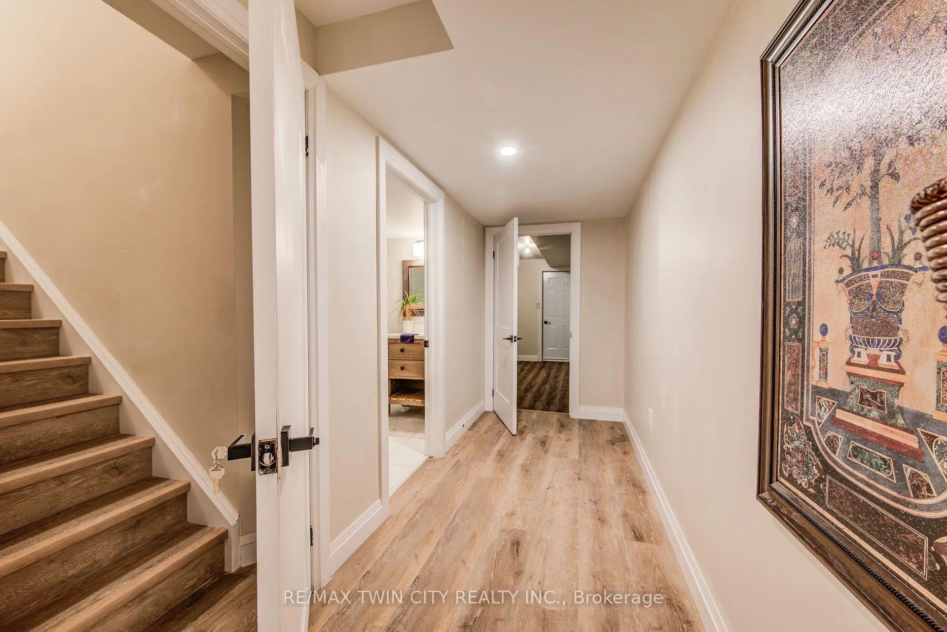 Photo 33 of 928 Chapel Hill Court S, Kitchener, Doon South — HOMEH