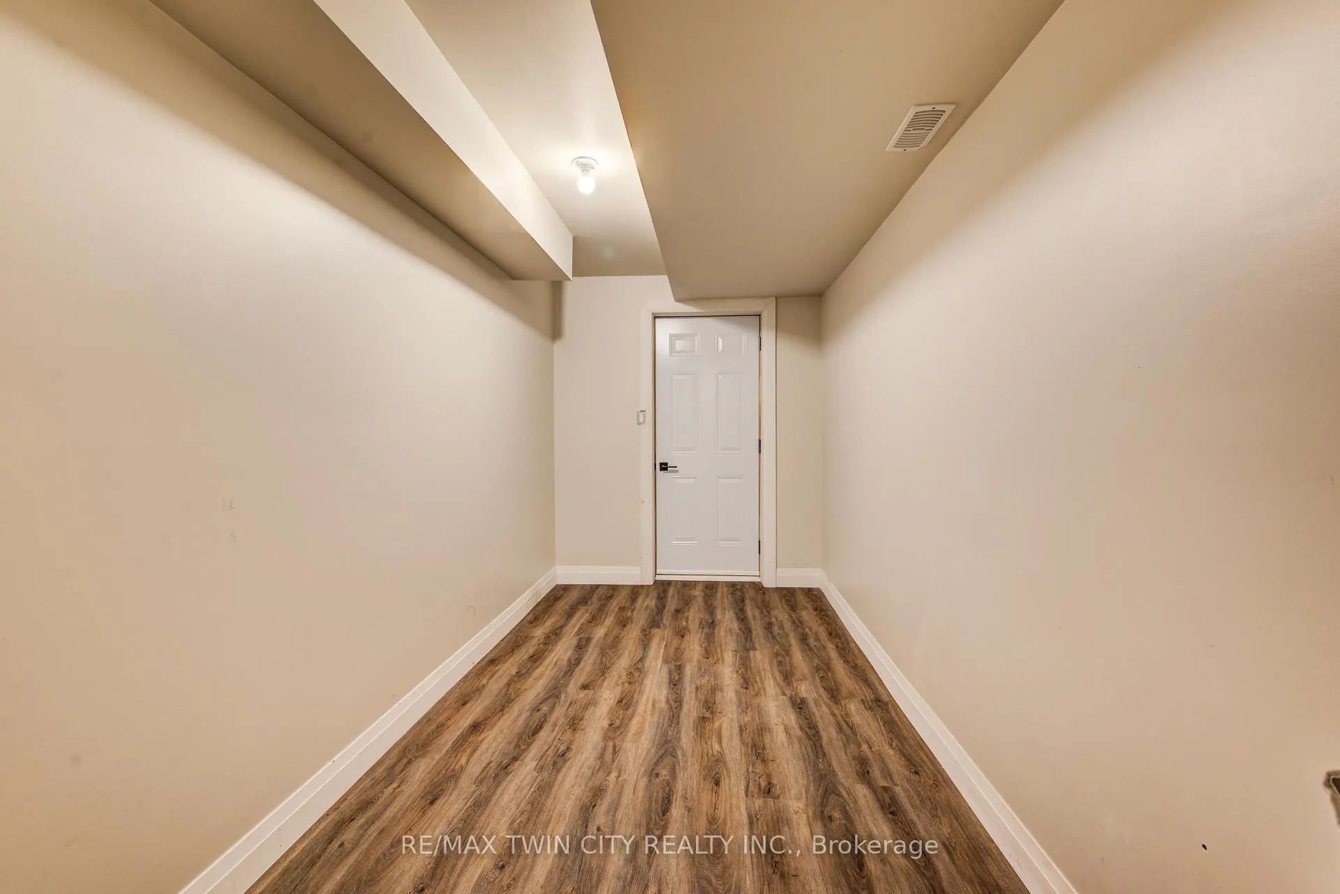 Photo 35 of 928 Chapel Hill Court S, Kitchener, Doon South — HOMEH