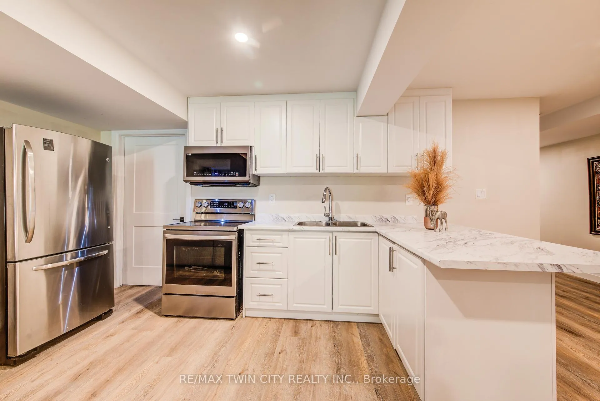 Photo 38 of 928 Chapel Hill Court S, Kitchener, Doon South — HOMEH