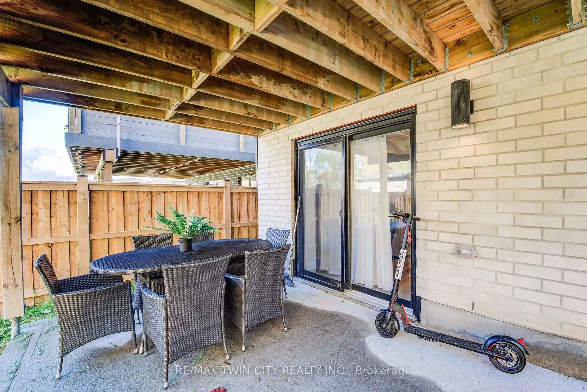 Photo 41 of 928 Chapel Hill Court S, Kitchener, Doon South — HOMEH