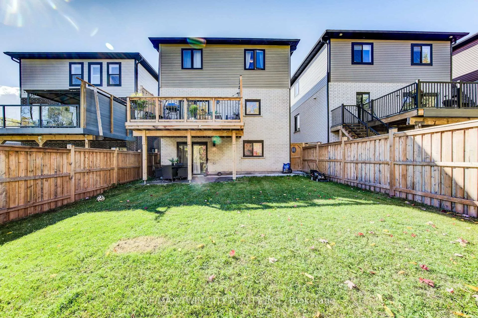 Photo 43 of 928 Chapel Hill Court S, Kitchener, Doon South — HOMEH
