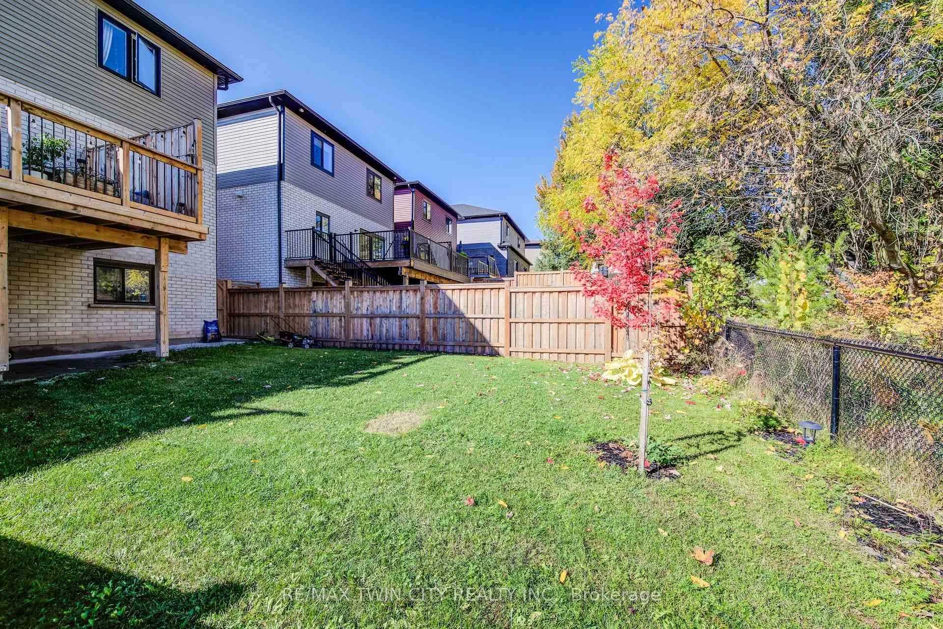 Photo 44 of 928 Chapel Hill Court S, Kitchener, Doon South — HOMEH