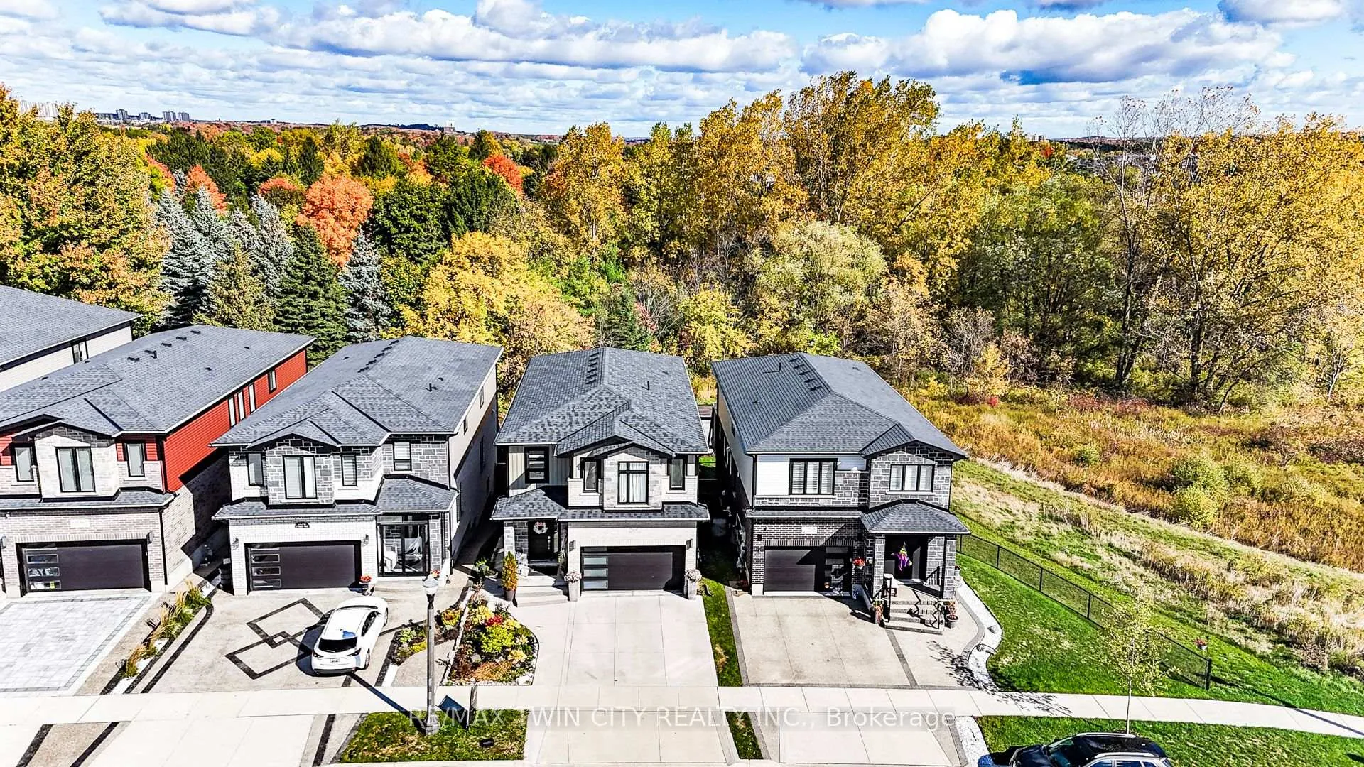 Photo 46 of 928 Chapel Hill Court S, Kitchener, Doon South — HOMEH