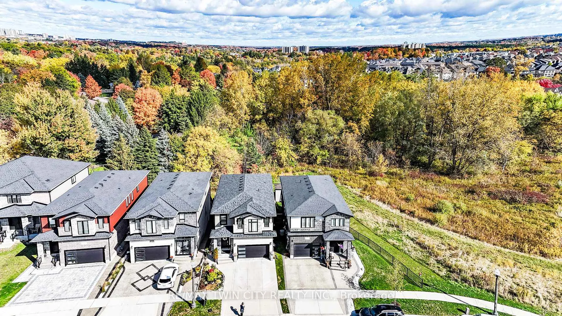 Photo 47 of 928 Chapel Hill Court S, Kitchener, Doon South — HOMEH