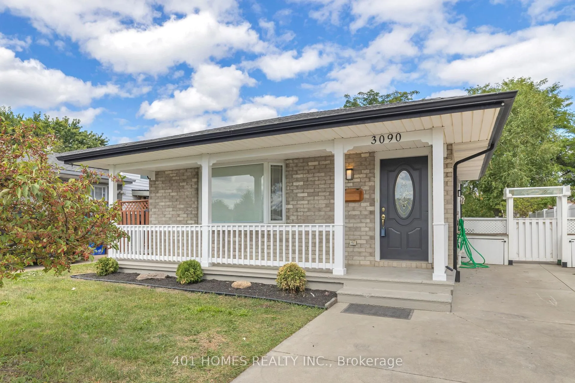 Photo 1 of 3090 Conservation Drive E, Windsor — HOMEH