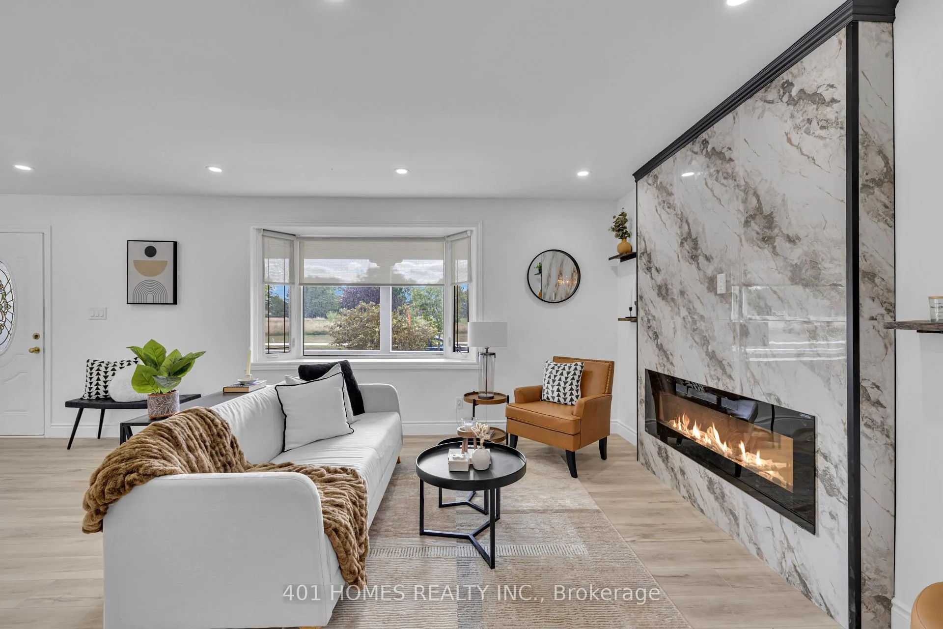 Photo 4 of 3090 Conservation Drive E, Windsor — HOMEH