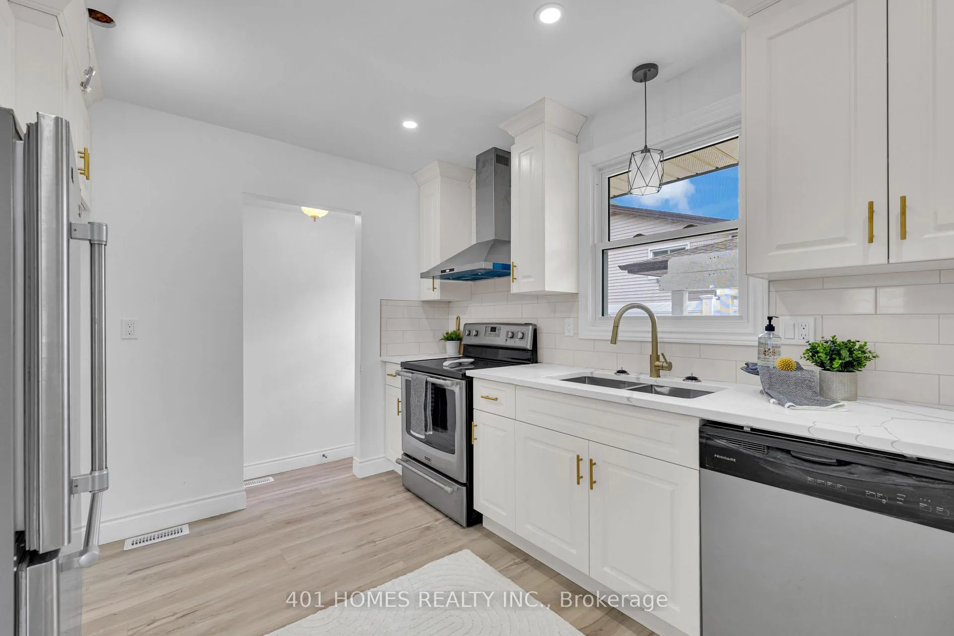 Photo 5 of 3090 Conservation Drive E, Windsor — HOMEH