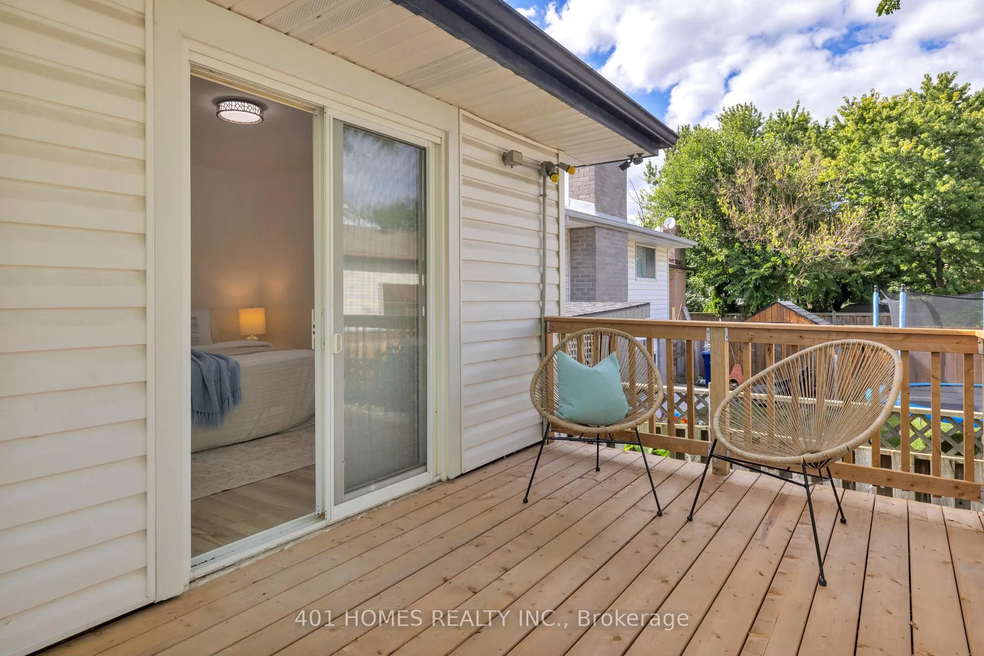 Photo 13 of 3090 Conservation Drive E, Windsor — HOMEH