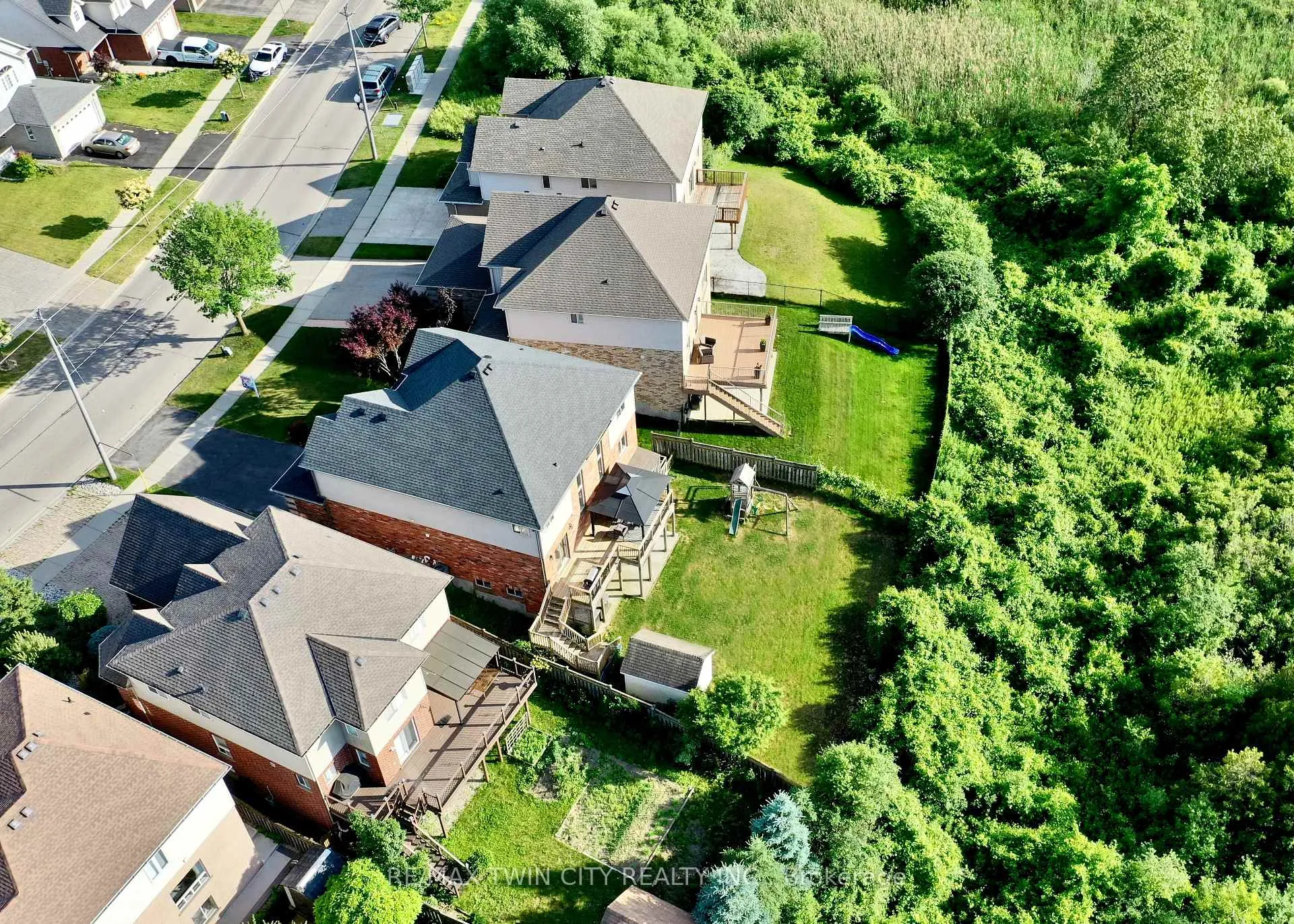 Photo 3 of 433 Doon South Drive, Kitchener, Doon South — HOMEH