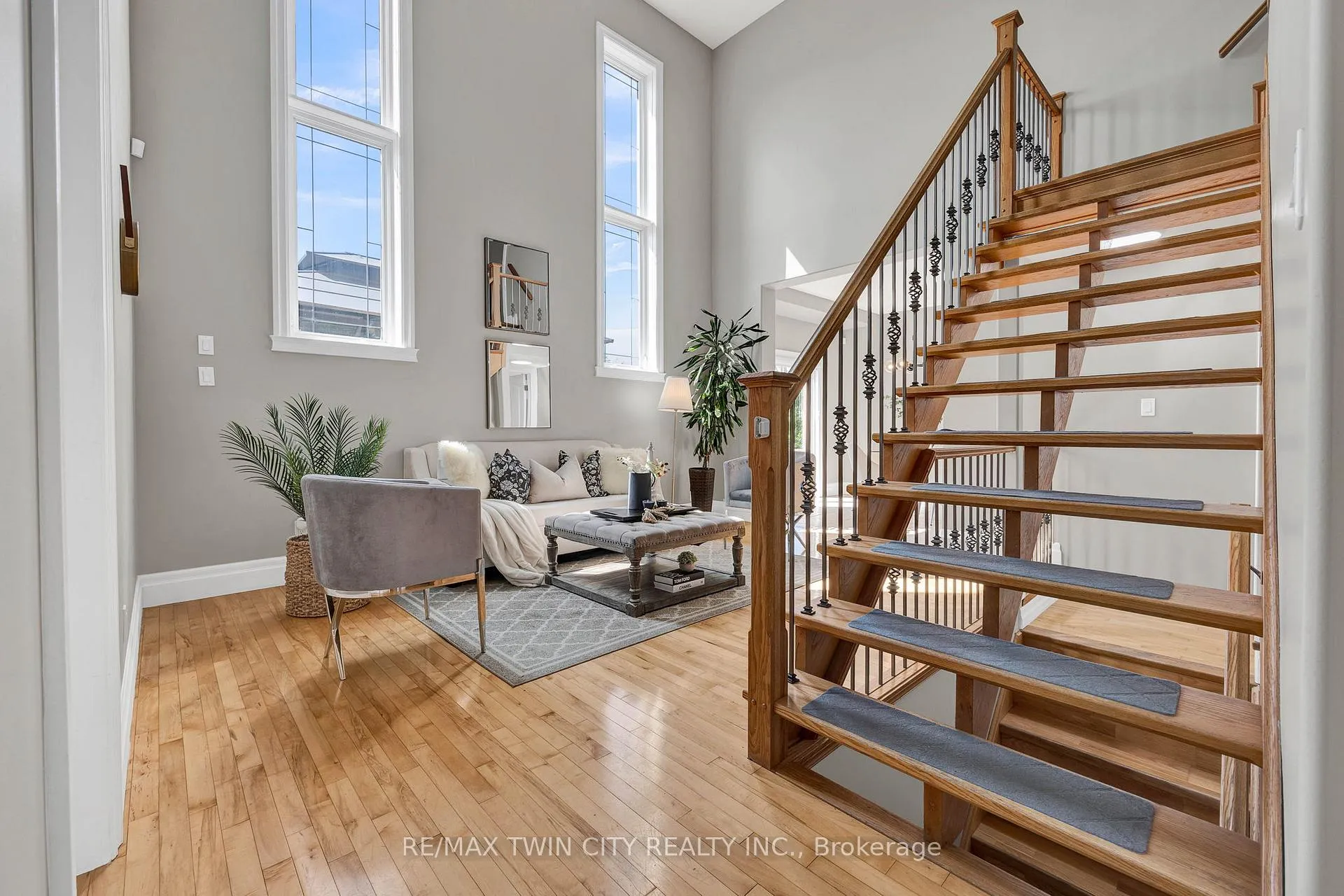 Photo 9 of 433 Doon South Drive, Kitchener, Doon South — HOMEH