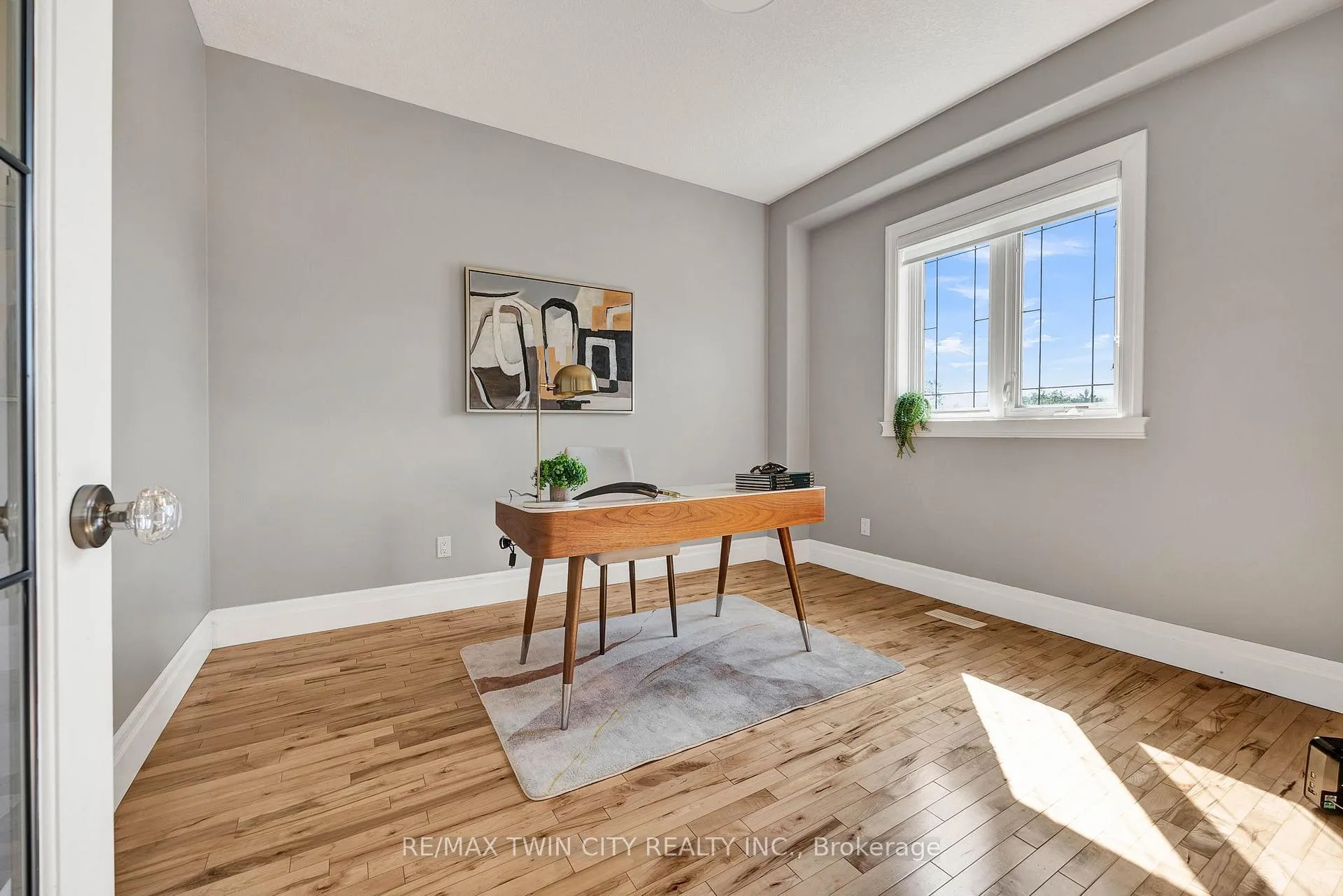 Photo 12 of 433 Doon South Drive, Kitchener, Doon South — HOMEH