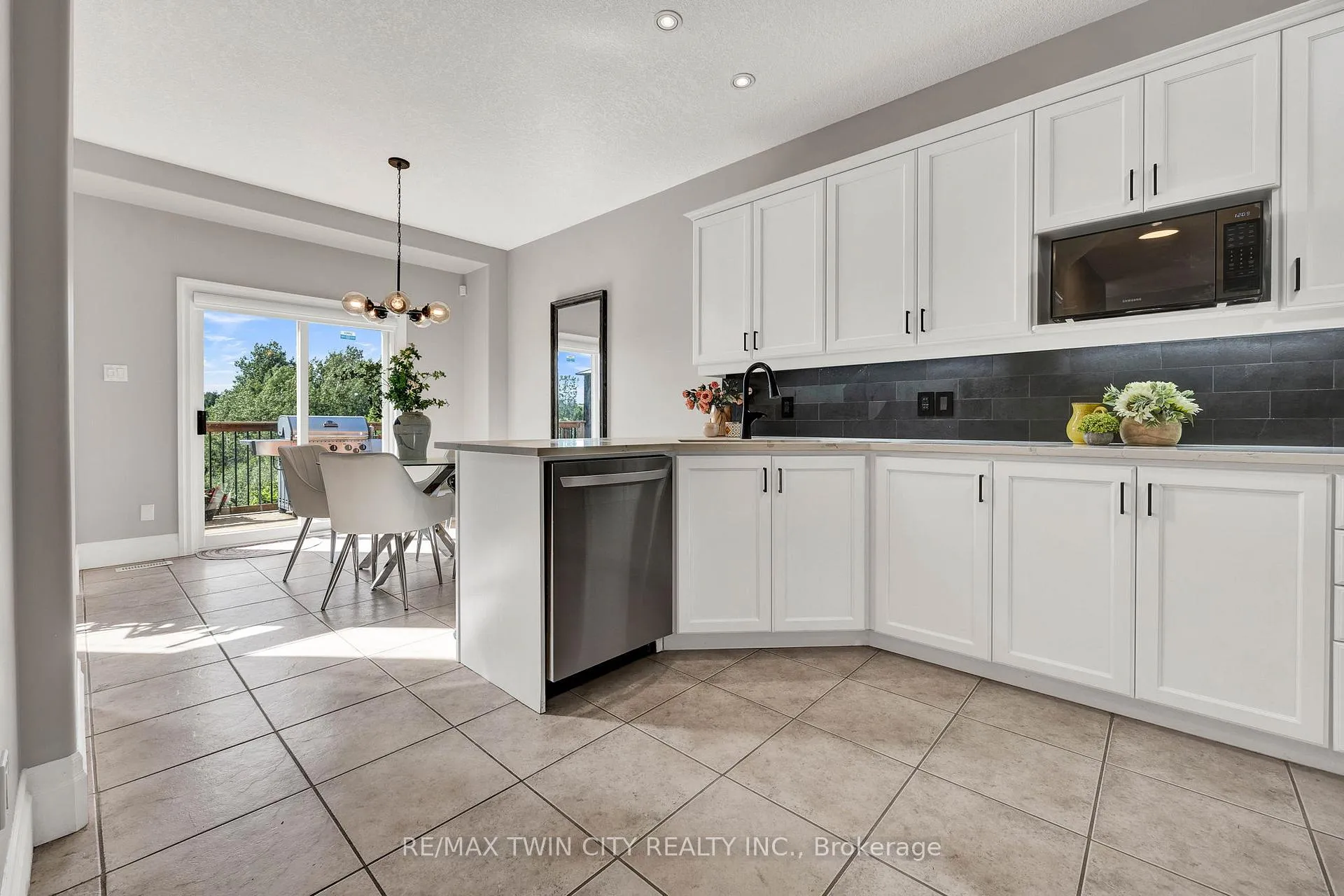 Photo 15 of 433 Doon South Drive, Kitchener, Doon South — HOMEH