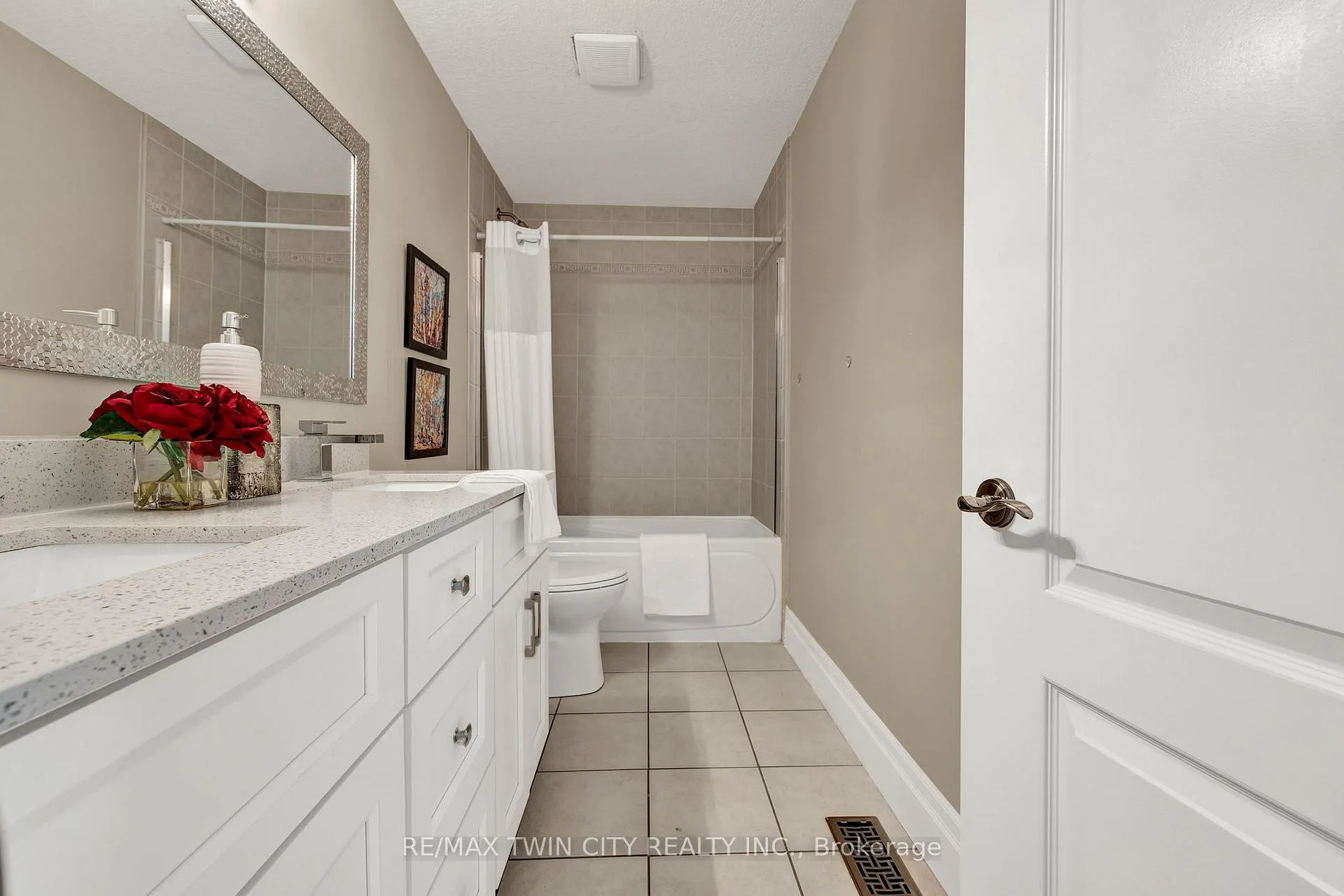 Photo 21 of 433 Doon South Drive, Kitchener, Doon South — HOMEH