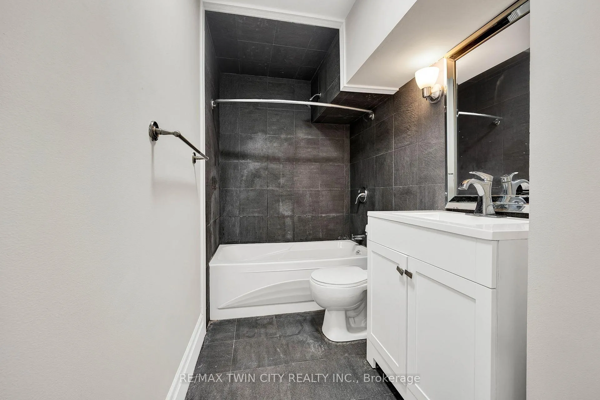 Photo 29 of 433 Doon South Drive, Kitchener, Doon South — HOMEH
