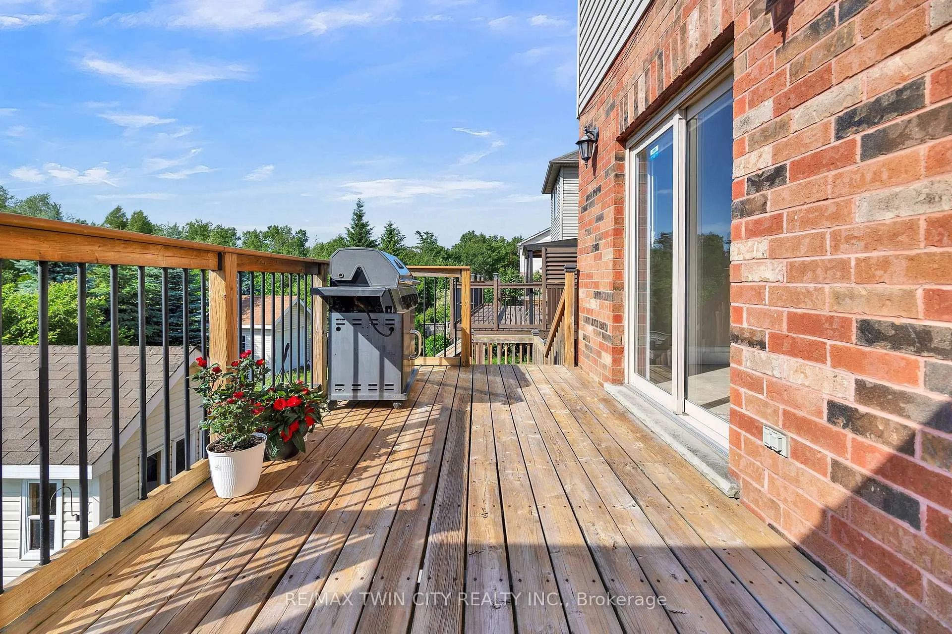 Photo 32 of 433 Doon South Drive, Kitchener, Doon South — HOMEH