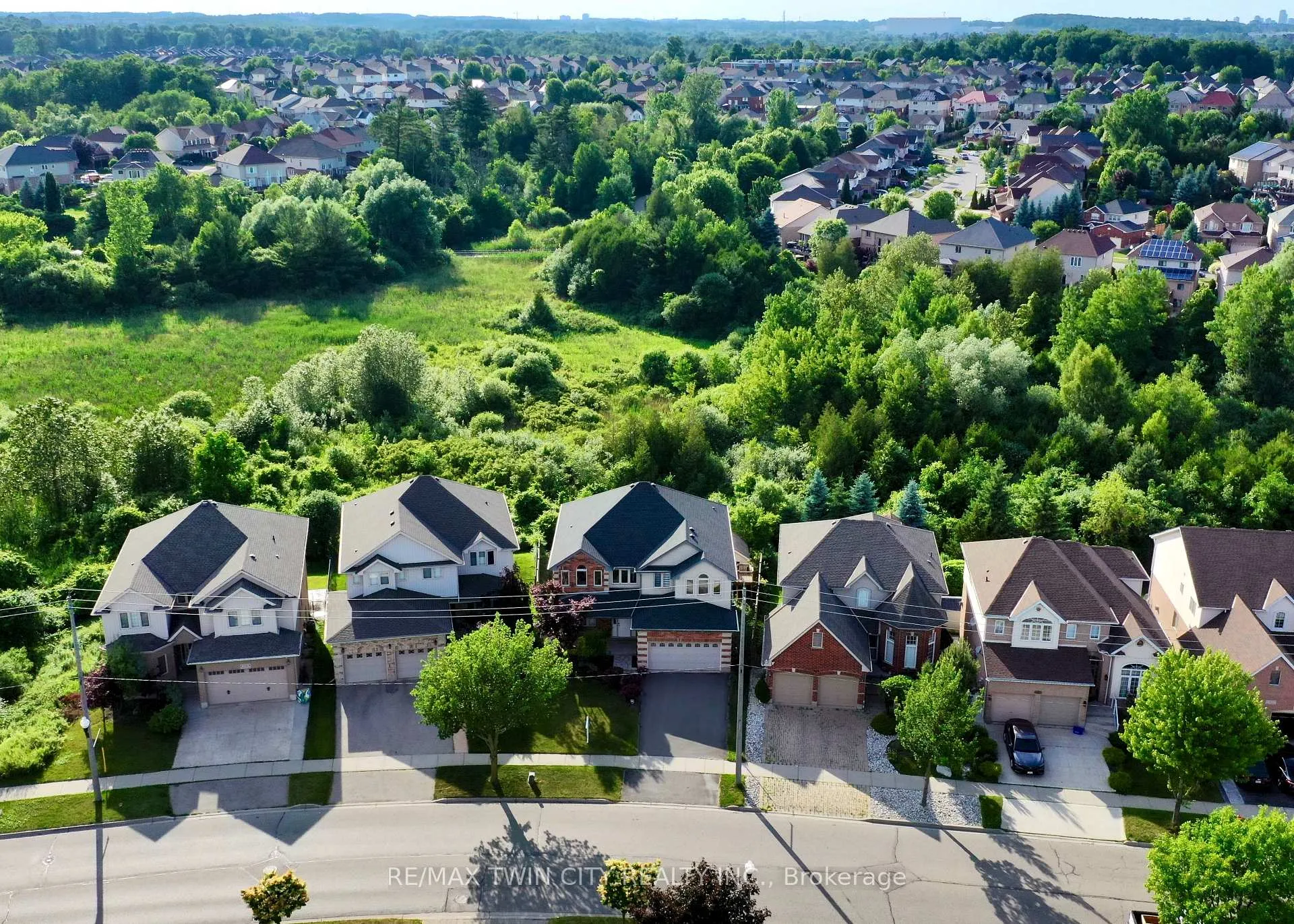 Photo 33 of 433 Doon South Drive, Kitchener, Doon South — HOMEH