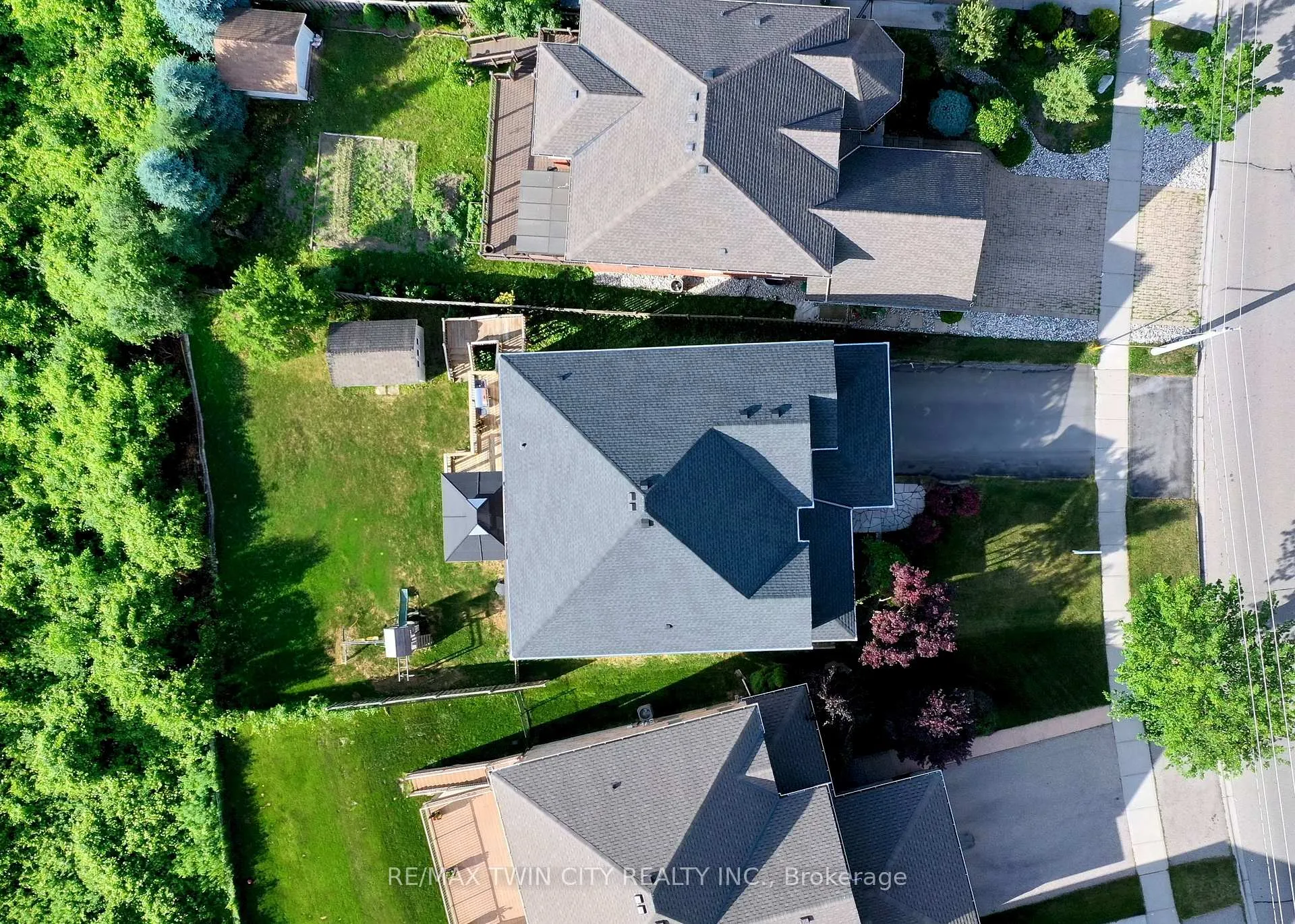 Photo 34 of 433 Doon South Drive, Kitchener, Doon South — HOMEH