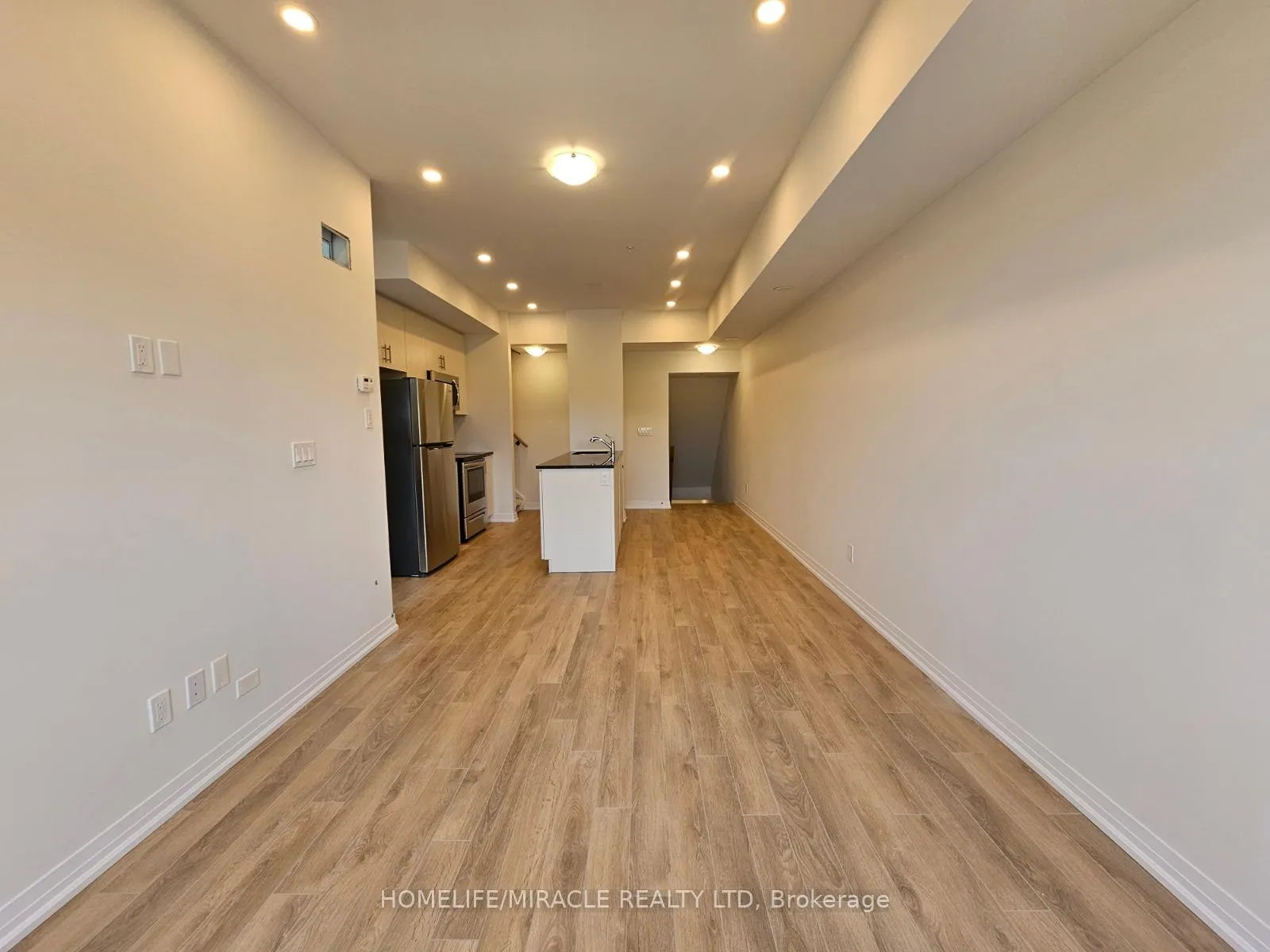 Photo 3 of Unit 808, 2635 William Jackson Drive, Pickering, Duffin Heights — HOMEH