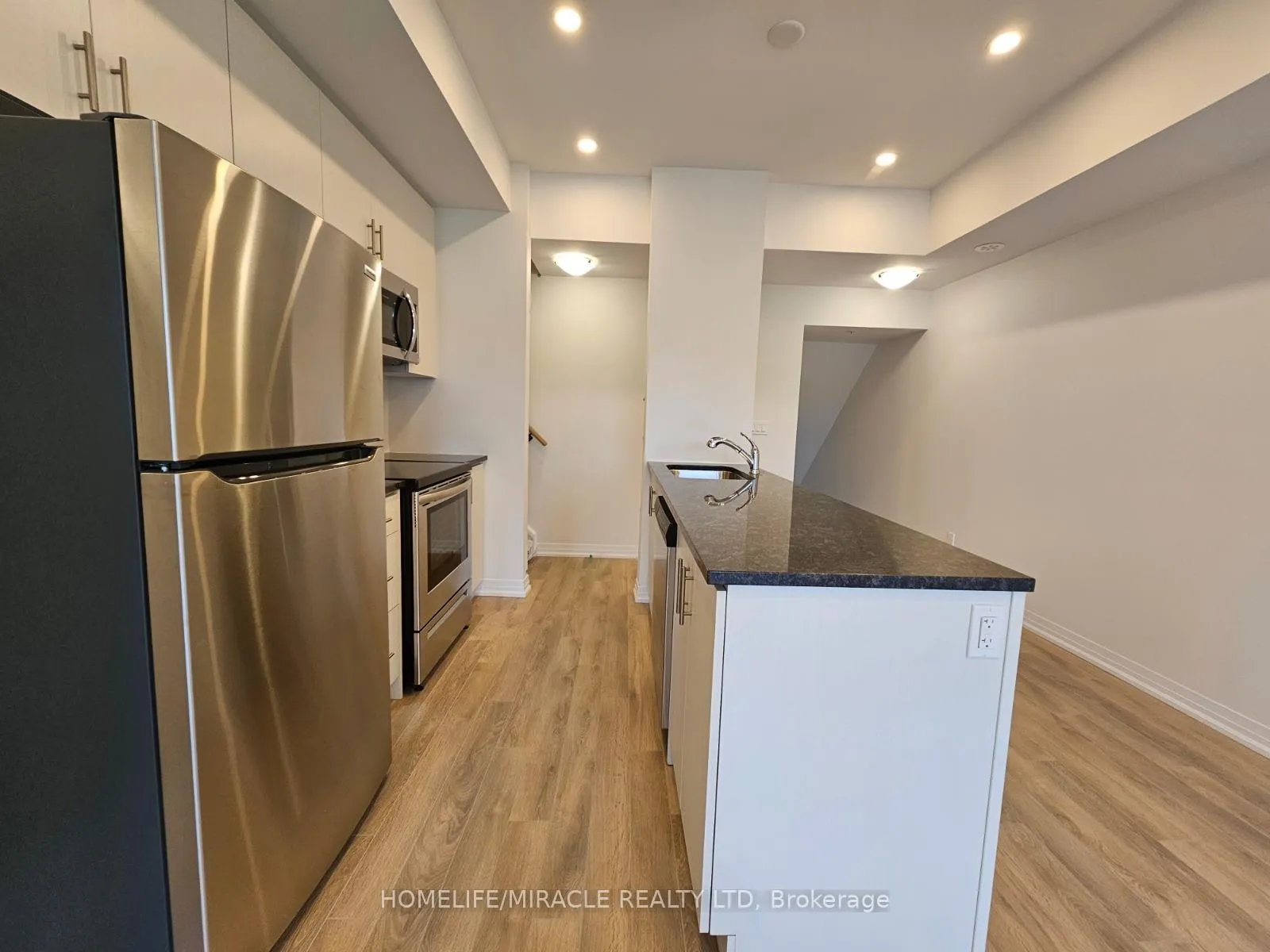 Photo 4 of Unit 808, 2635 William Jackson Drive, Pickering, Duffin Heights — HOMEH